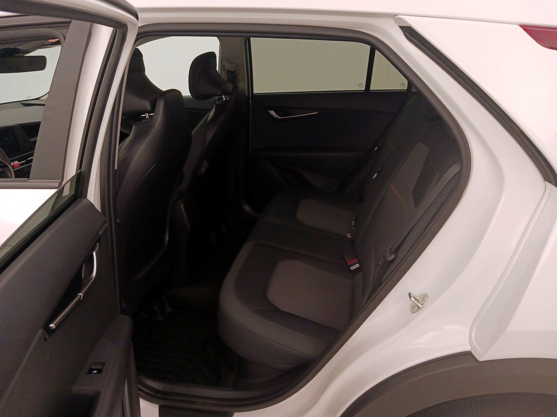 Thumbnail: 2023 Kia Niro - 19