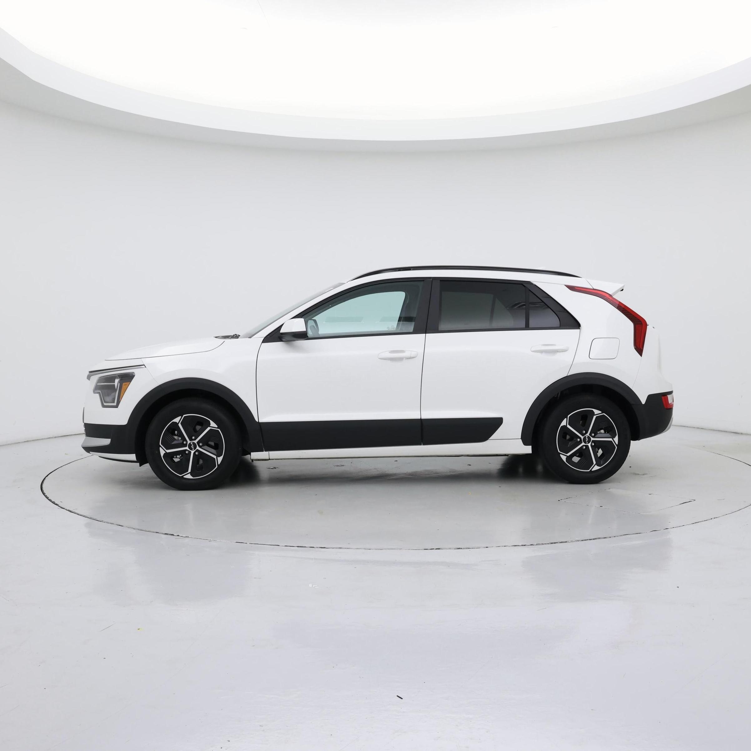 Thumbnail: 2023 Kia Niro - 3