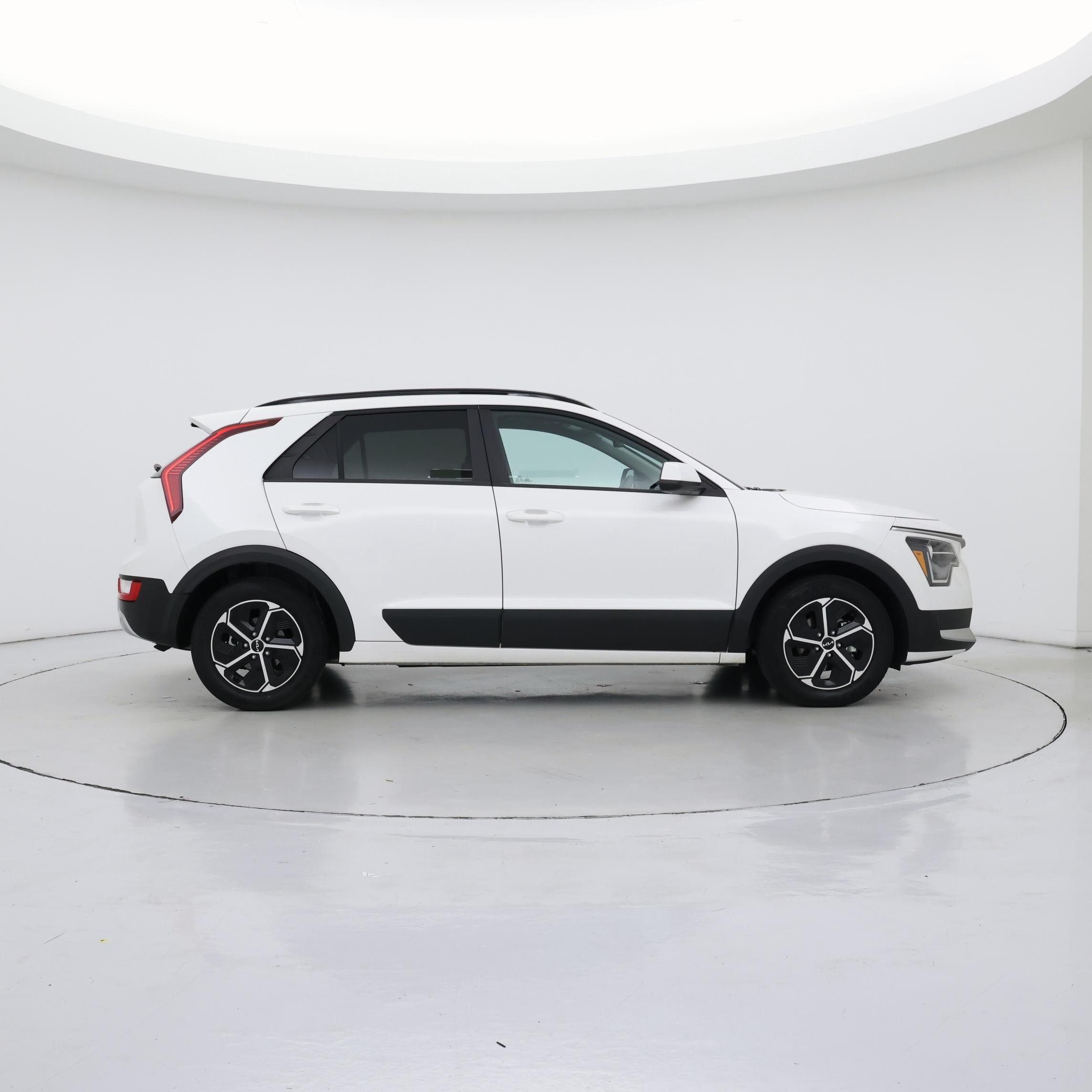 Thumbnail: 2023 Kia Niro - 7