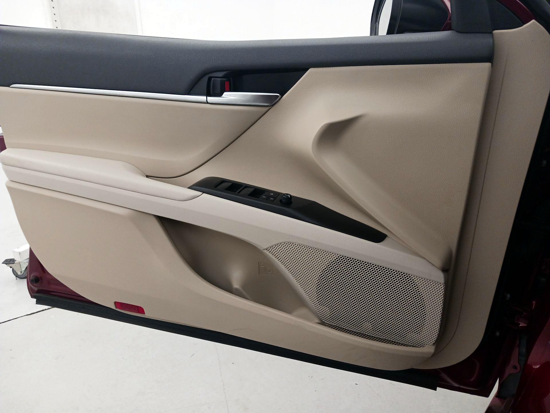 Thumbnail: 2022 Toyota Camry - 12