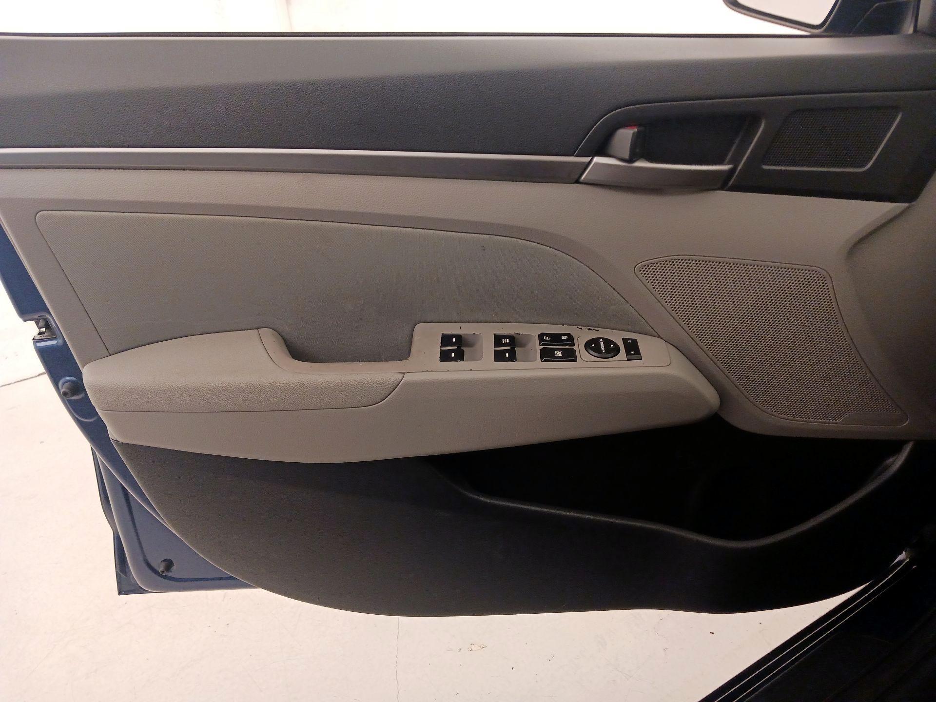 Thumbnail: 2017 Hyundai Elantra - 12