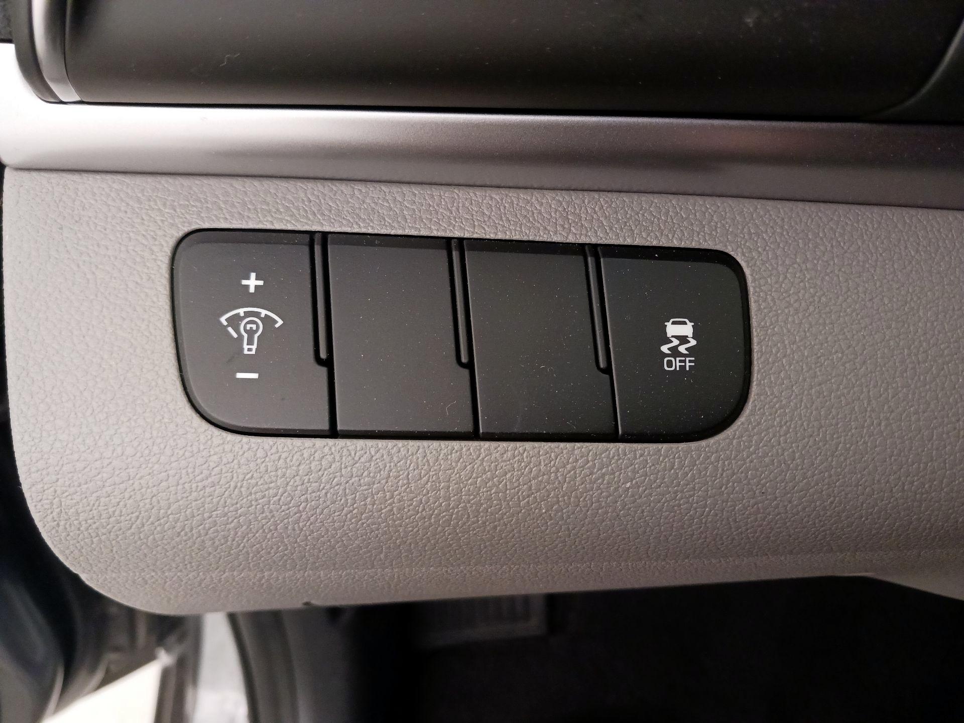 Thumbnail: 2019 Hyundai Elantra - 13