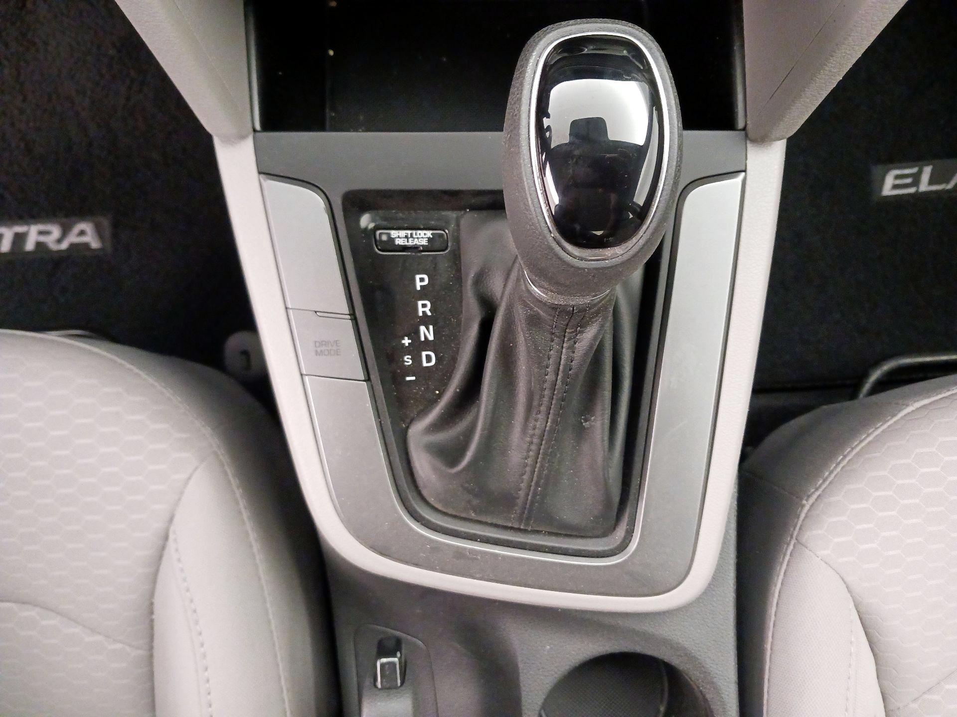 Thumbnail: 2019 Hyundai Elantra - 17