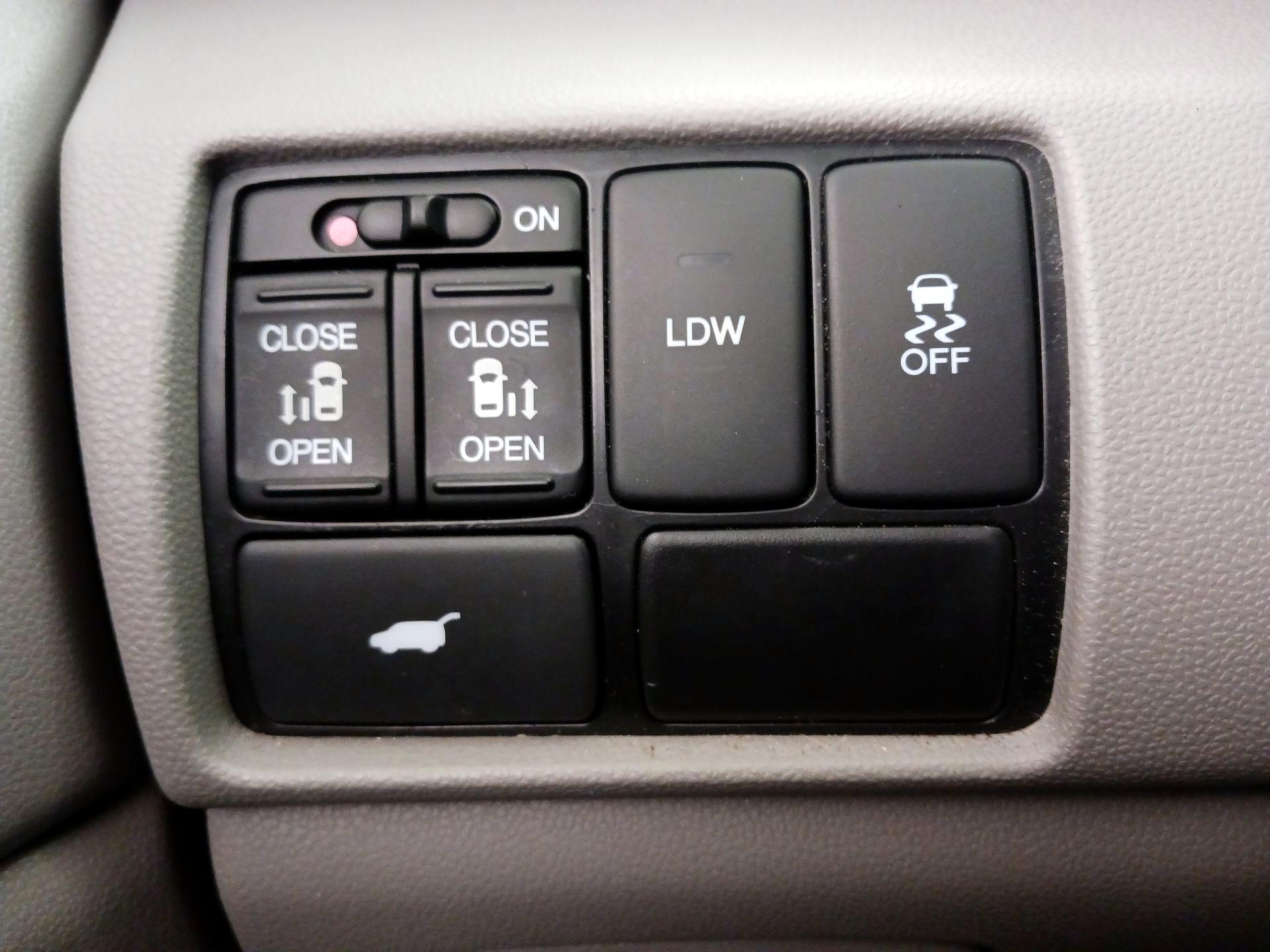 Thumbnail: 2016 Honda Odyssey - 13