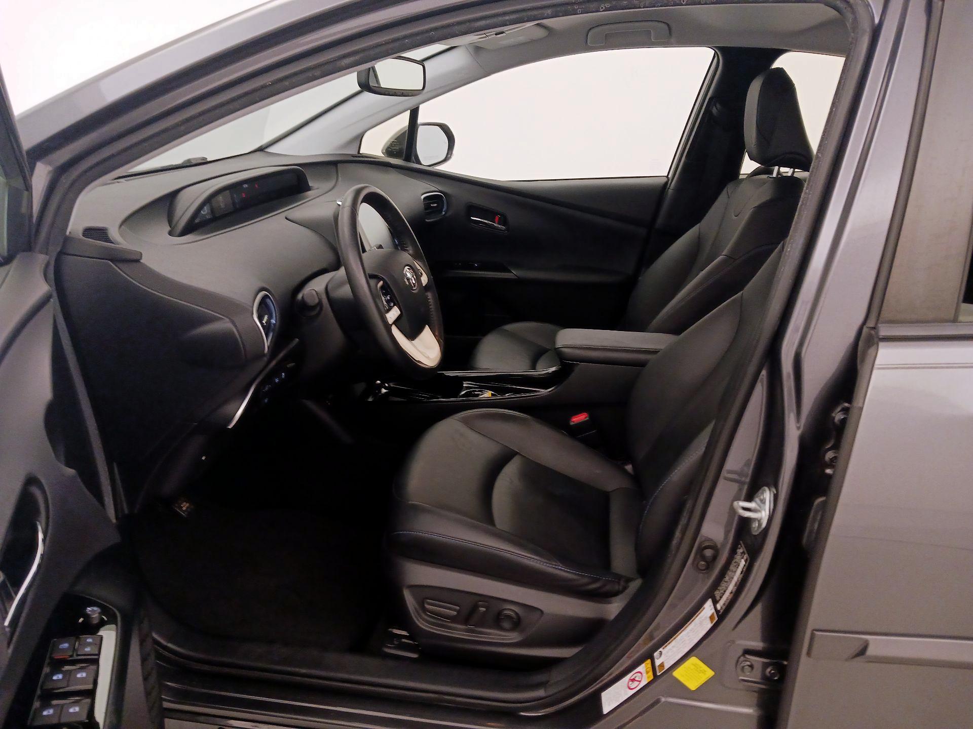 Thumbnail: 2018 Toyota Prius - 11