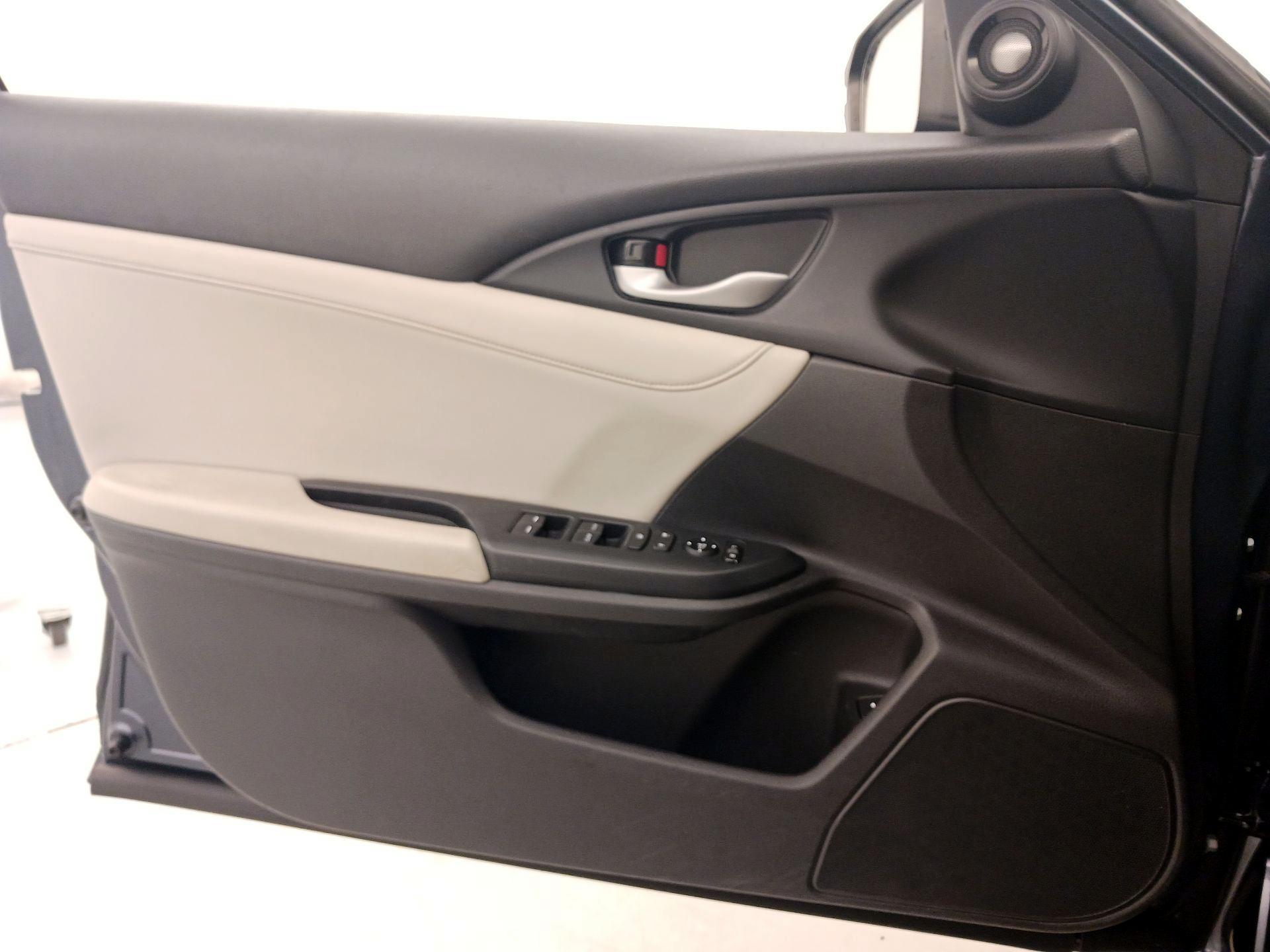 Thumbnail: 2019 Honda Insight - 12