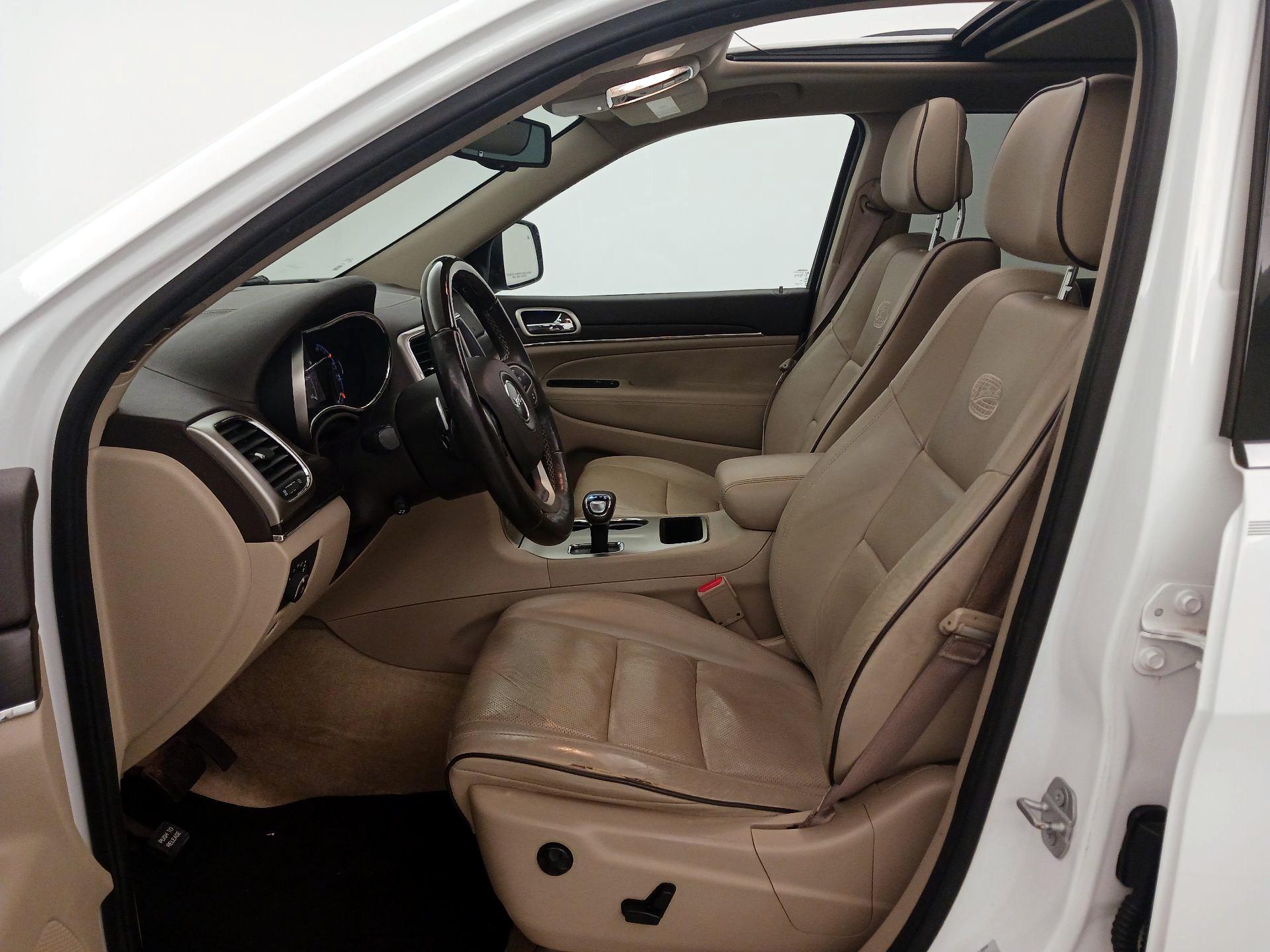 Thumbnail: 2015 Jeep Grand Cherokee - 11