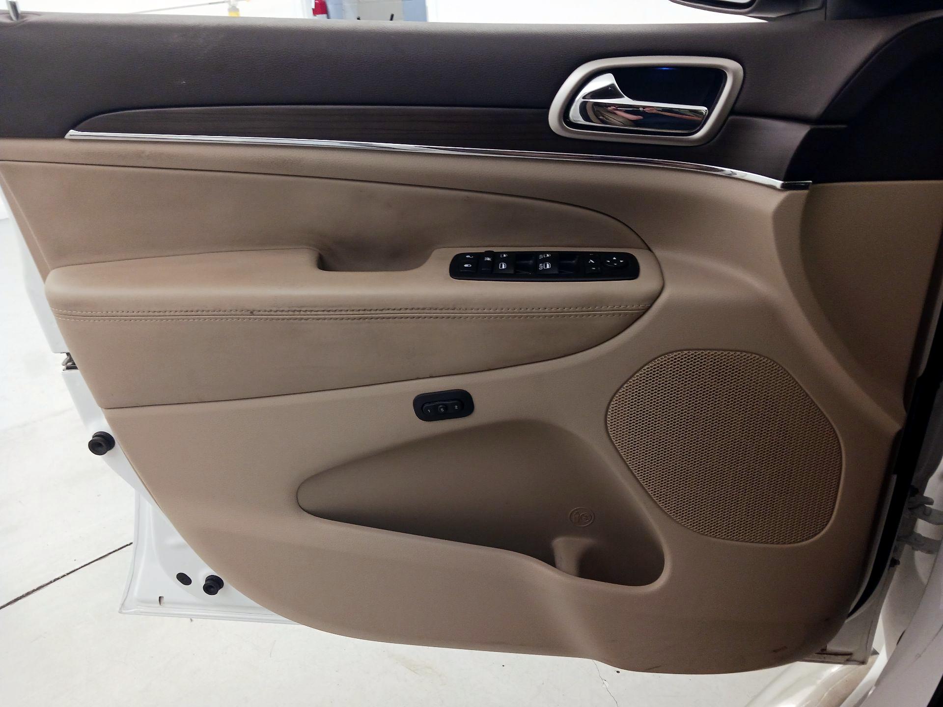Thumbnail: 2015 Jeep Grand Cherokee - 12