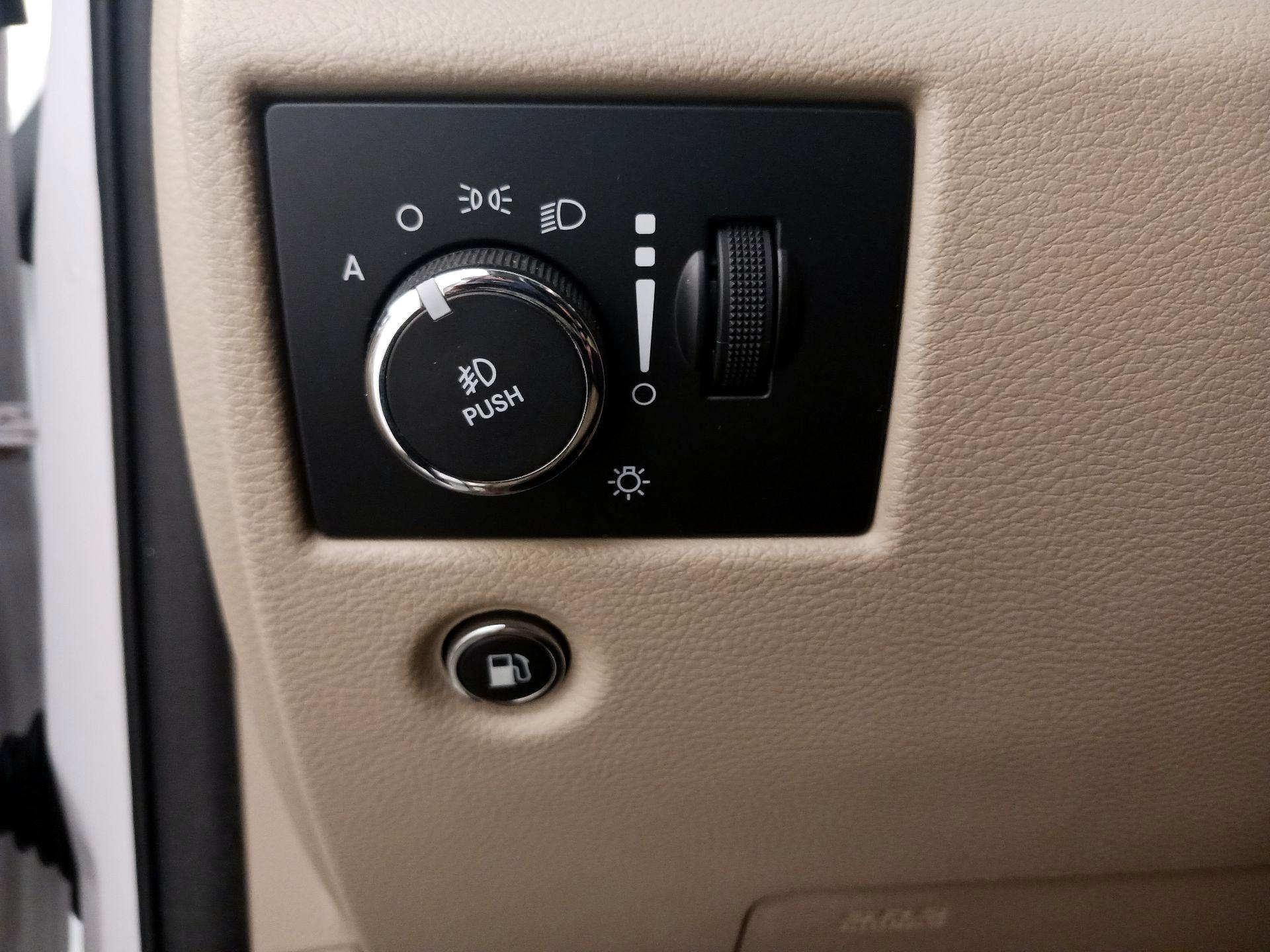 Thumbnail: 2015 Jeep Grand Cherokee - 13