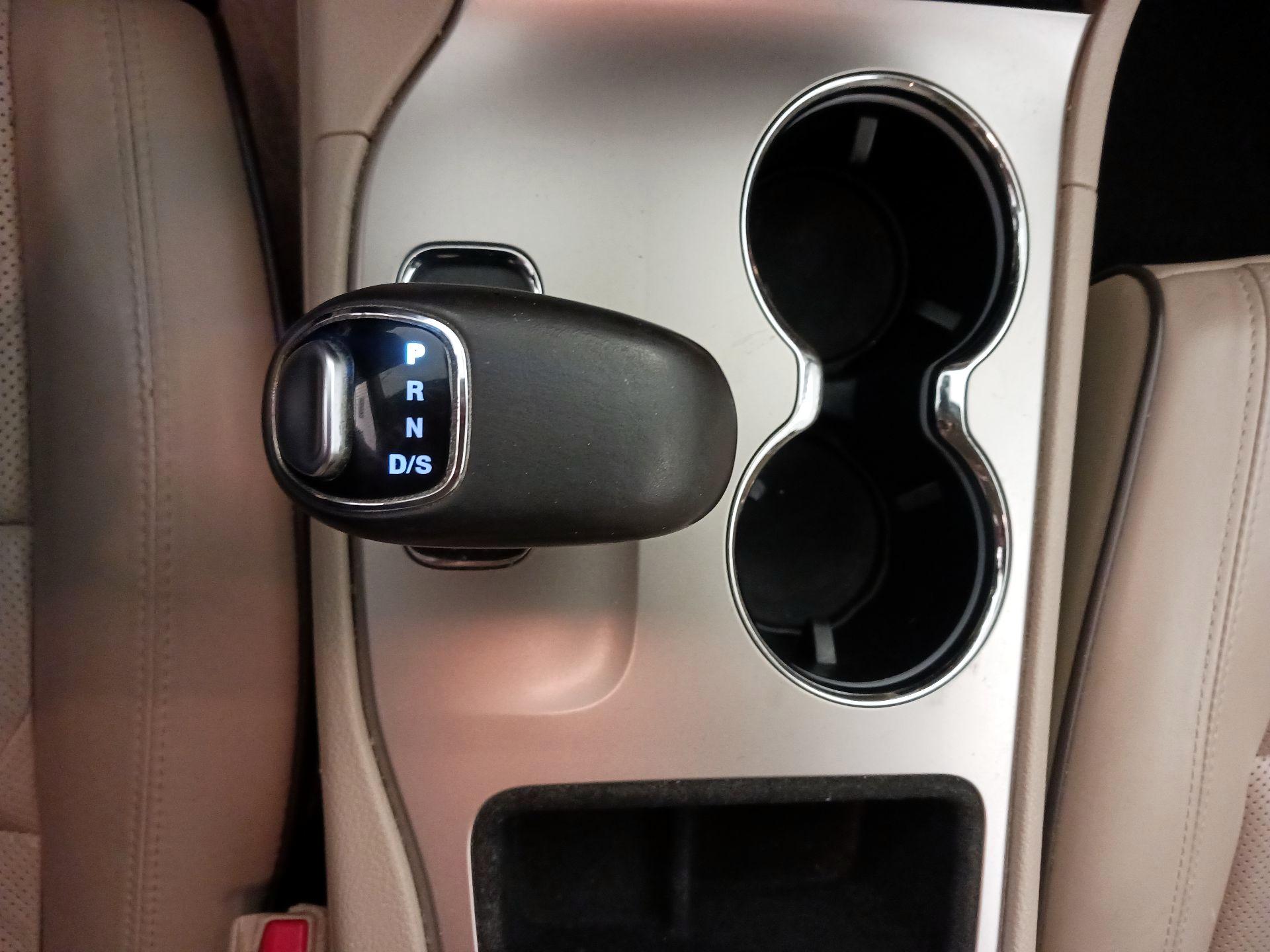 Thumbnail: 2015 Jeep Grand Cherokee - 18