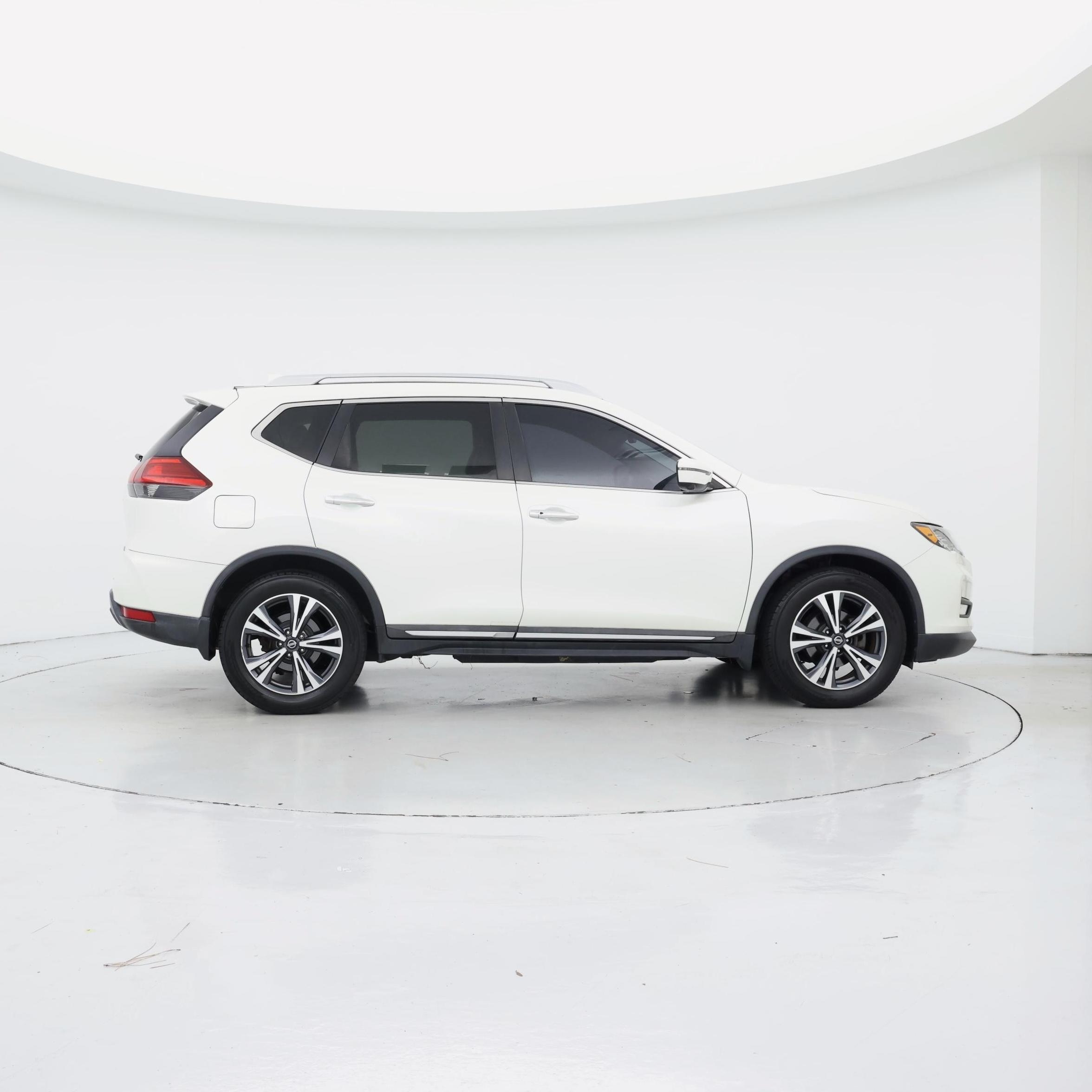 Thumbnail: 2017 Nissan Rogue - 7