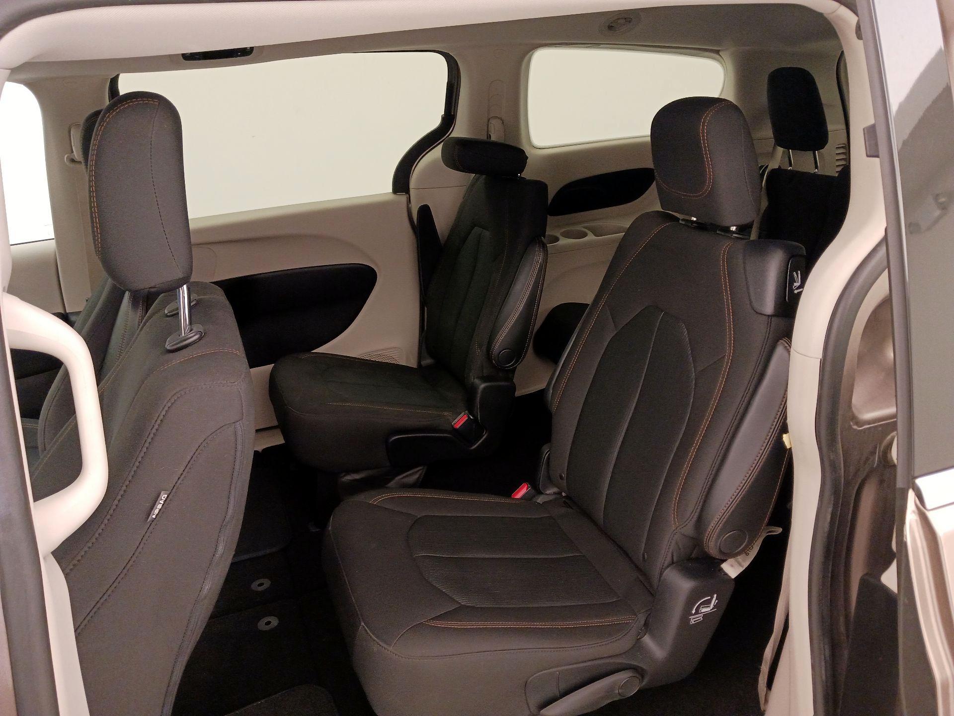 Thumbnail: 2017 Chrysler Pacifica - 19