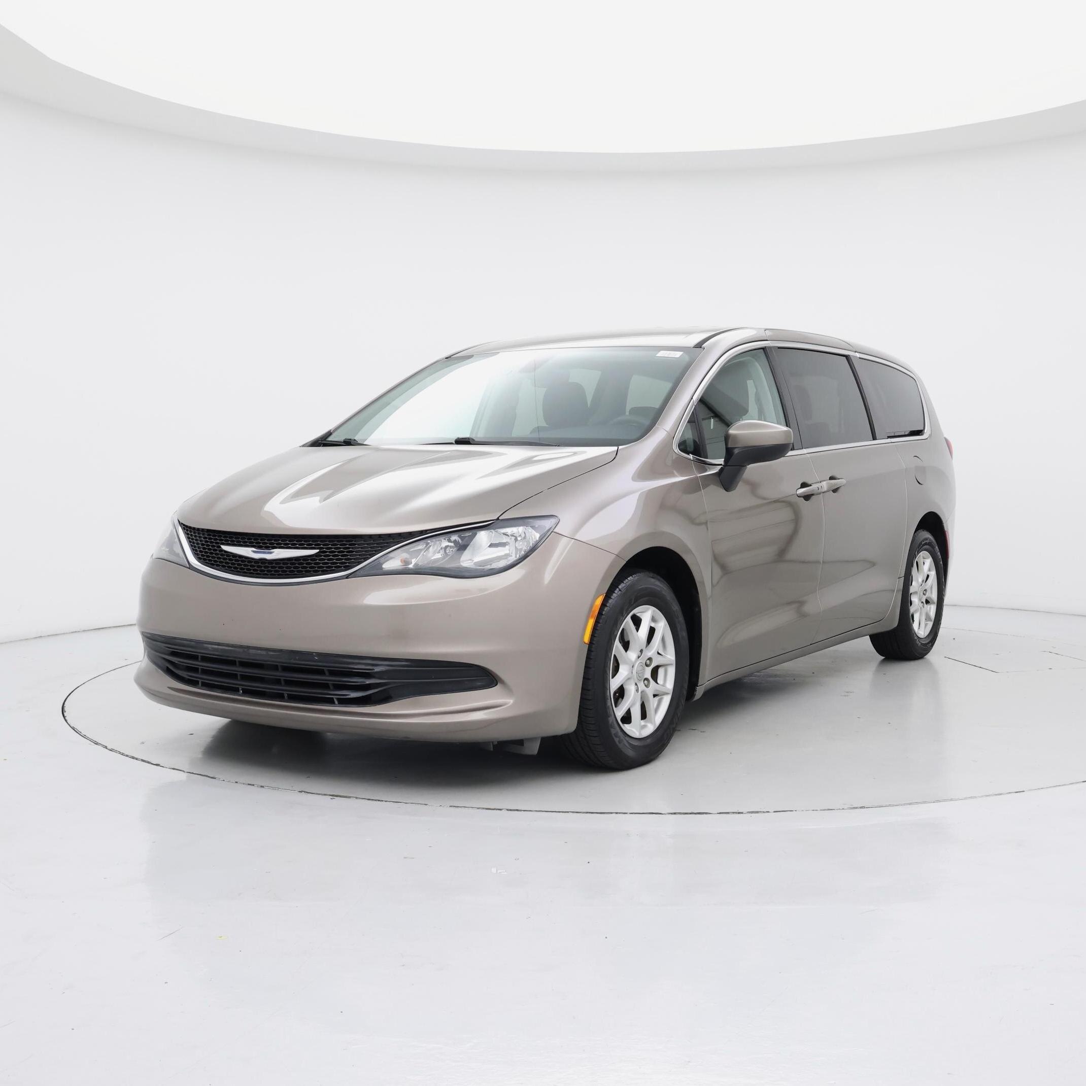 Thumbnail: 2017 Chrysler Pacifica - 4