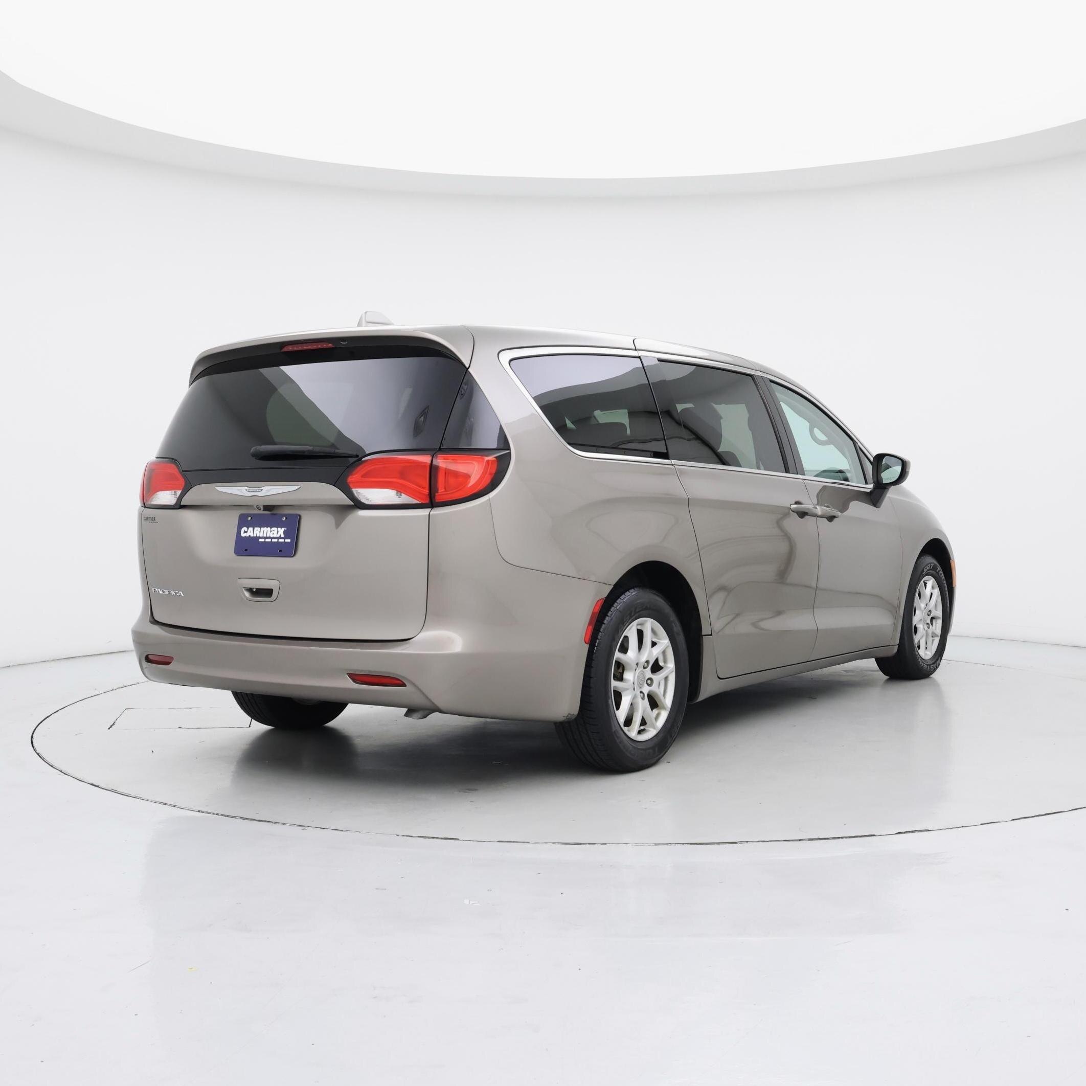 Thumbnail: 2017 Chrysler Pacifica - 8