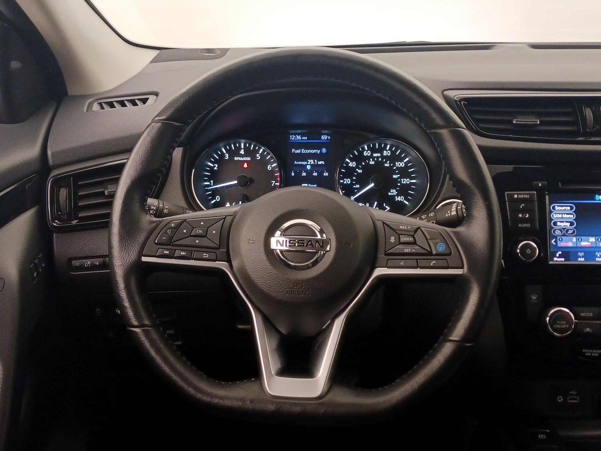 Thumbnail: 2021 Nissan Rogue Sport - 10