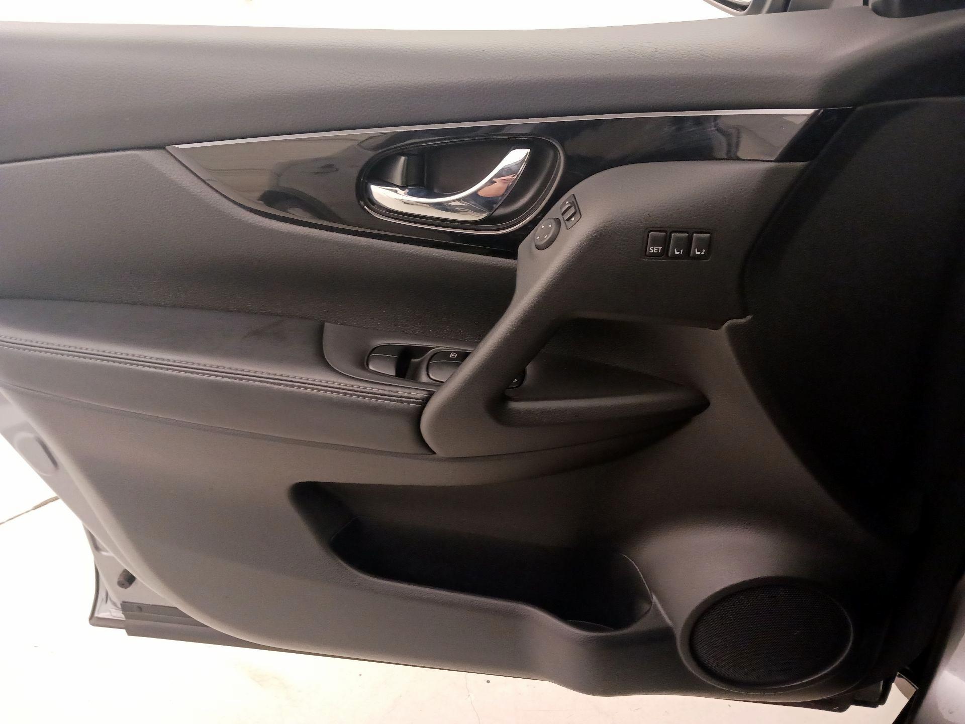 Thumbnail: 2021 Nissan Rogue Sport - 12