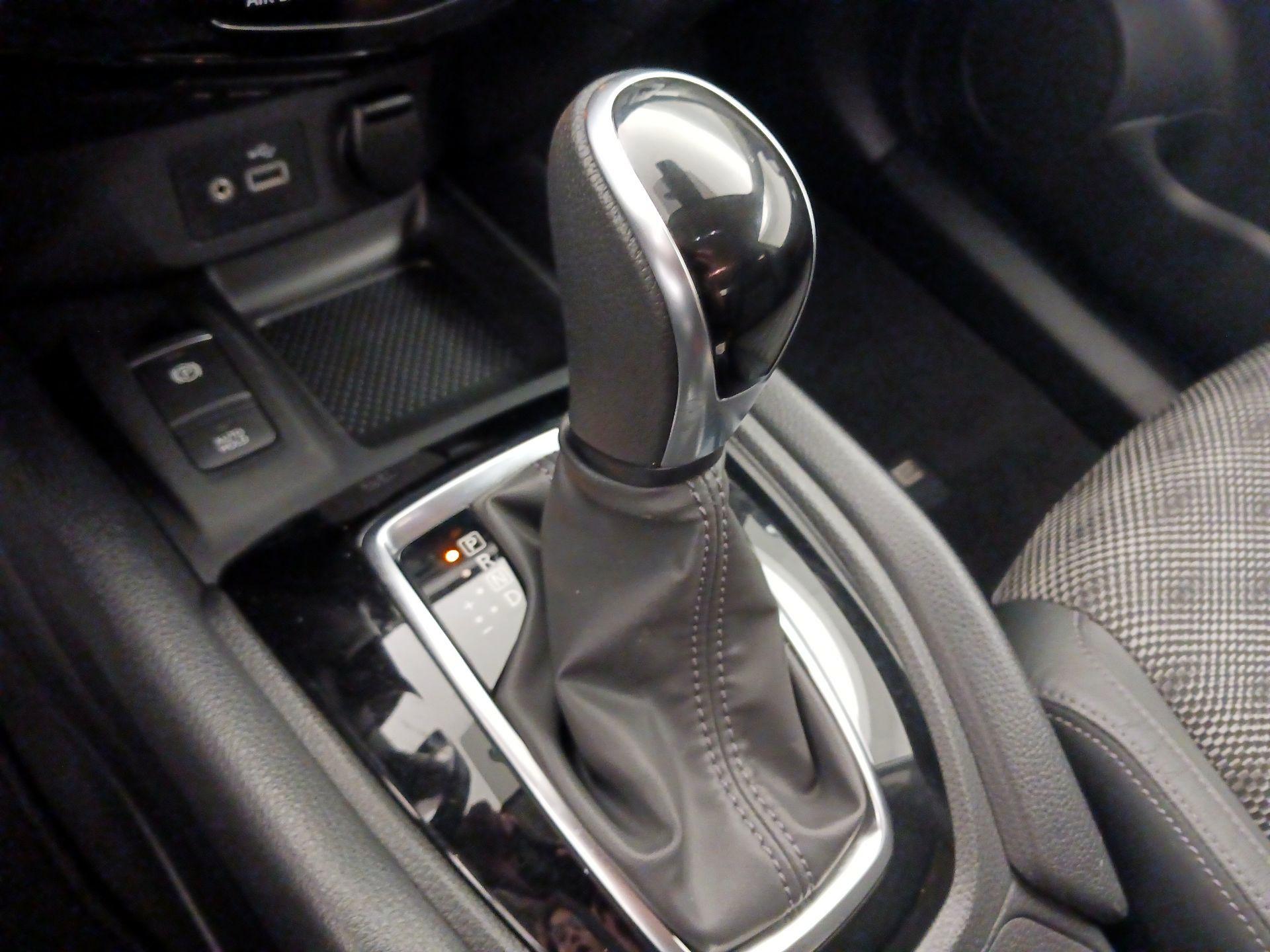 Thumbnail: 2021 Nissan Rogue Sport - 17