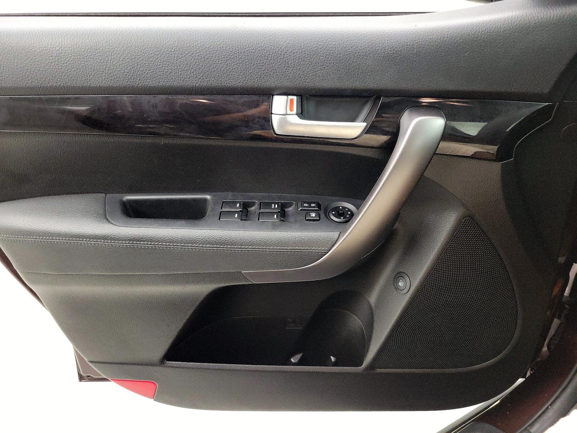Thumbnail: 2015 Kia Sorento - 12