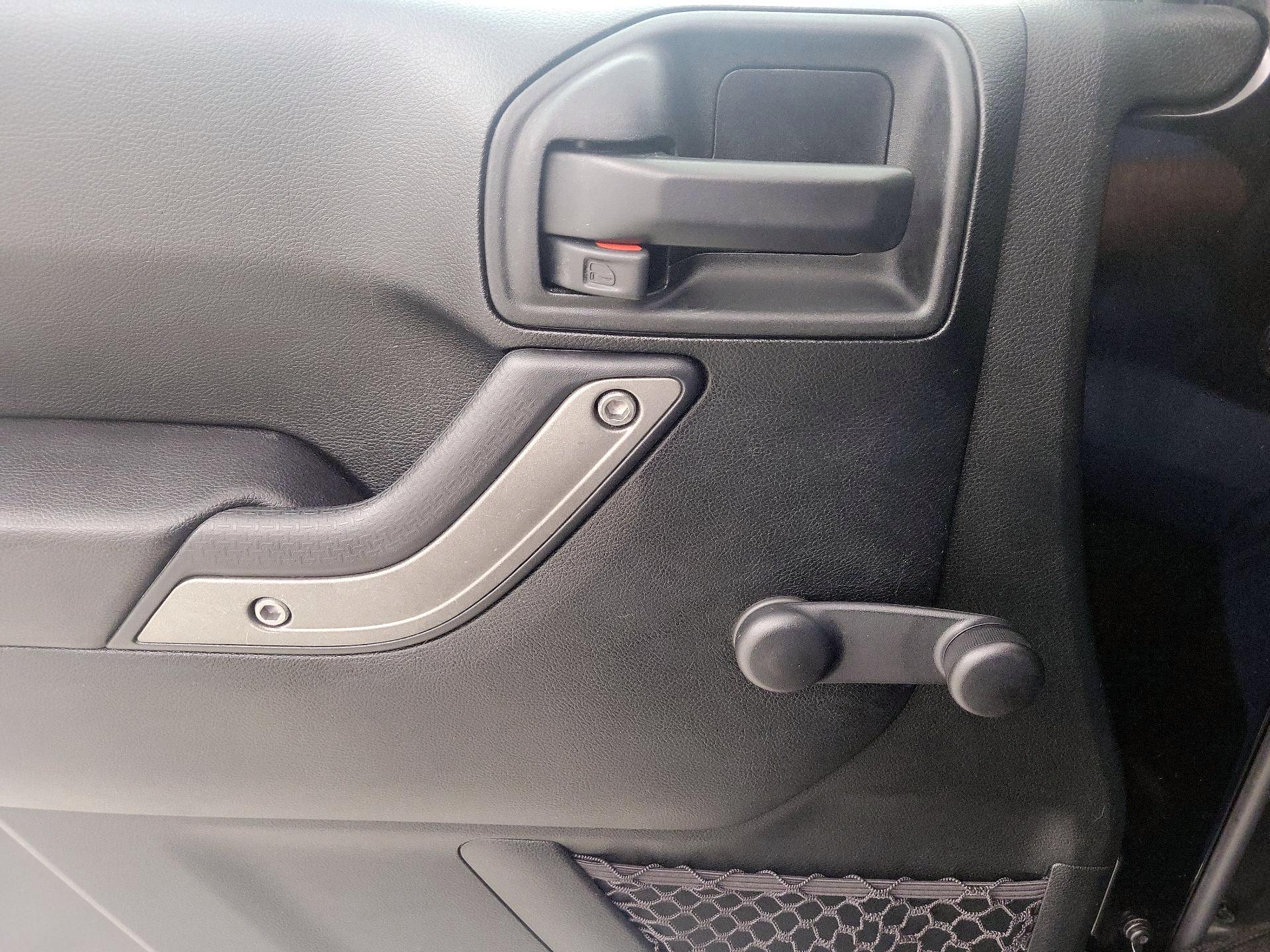 Thumbnail: 2018 Jeep Wrangler - 12