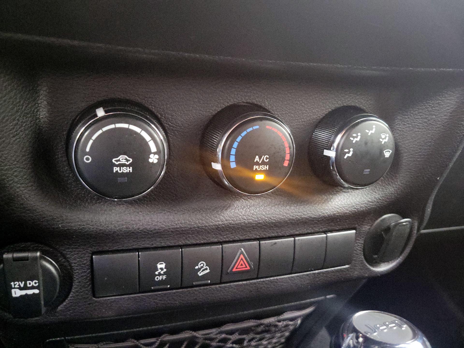 Thumbnail: 2018 Jeep Wrangler - 14