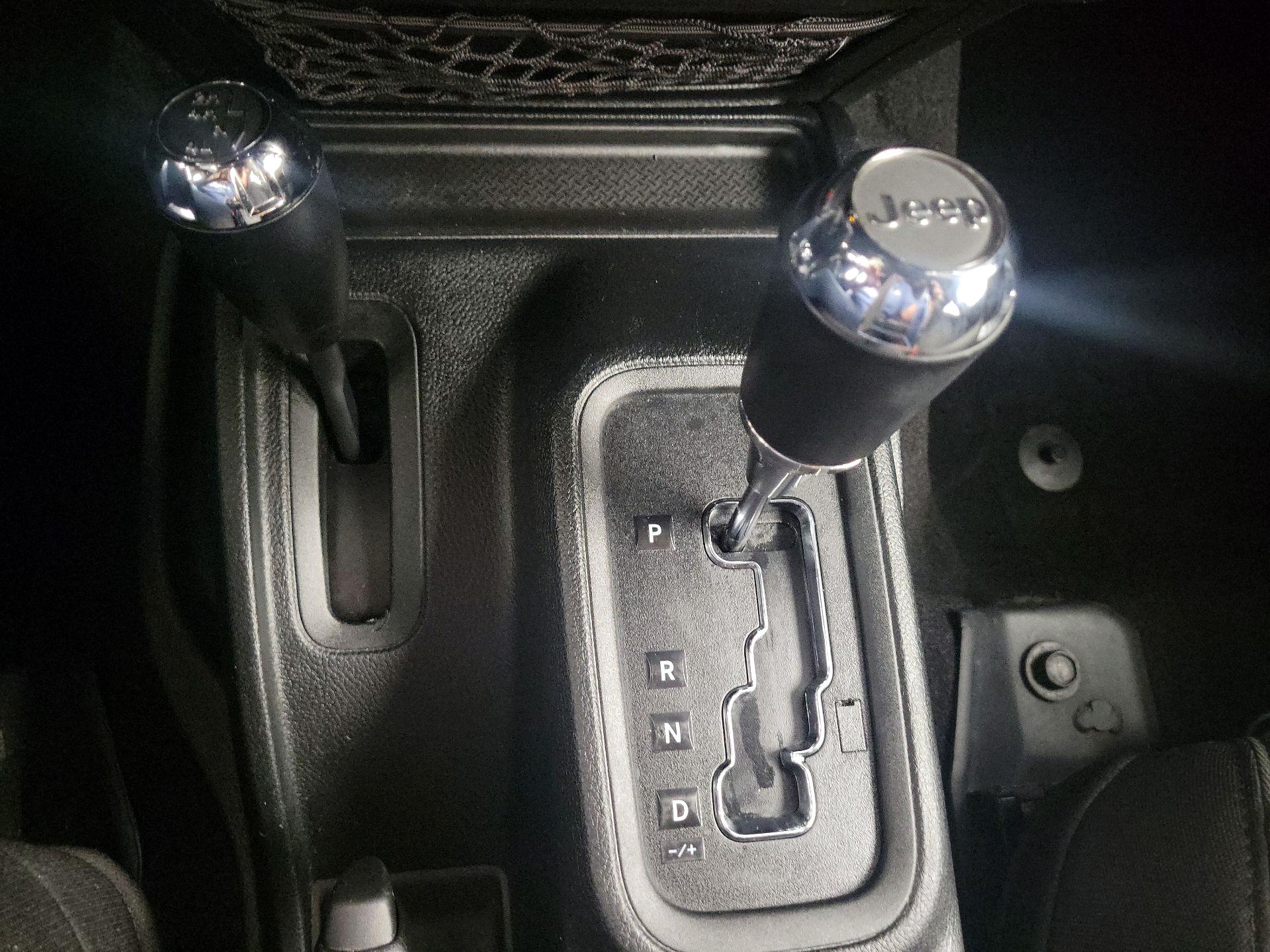 Thumbnail: 2018 Jeep Wrangler - 15