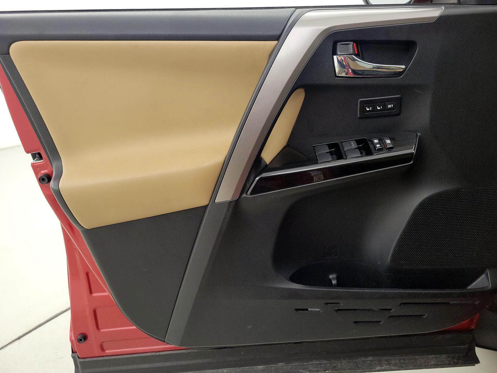 Thumbnail: 2016 Toyota RAV4 - 12