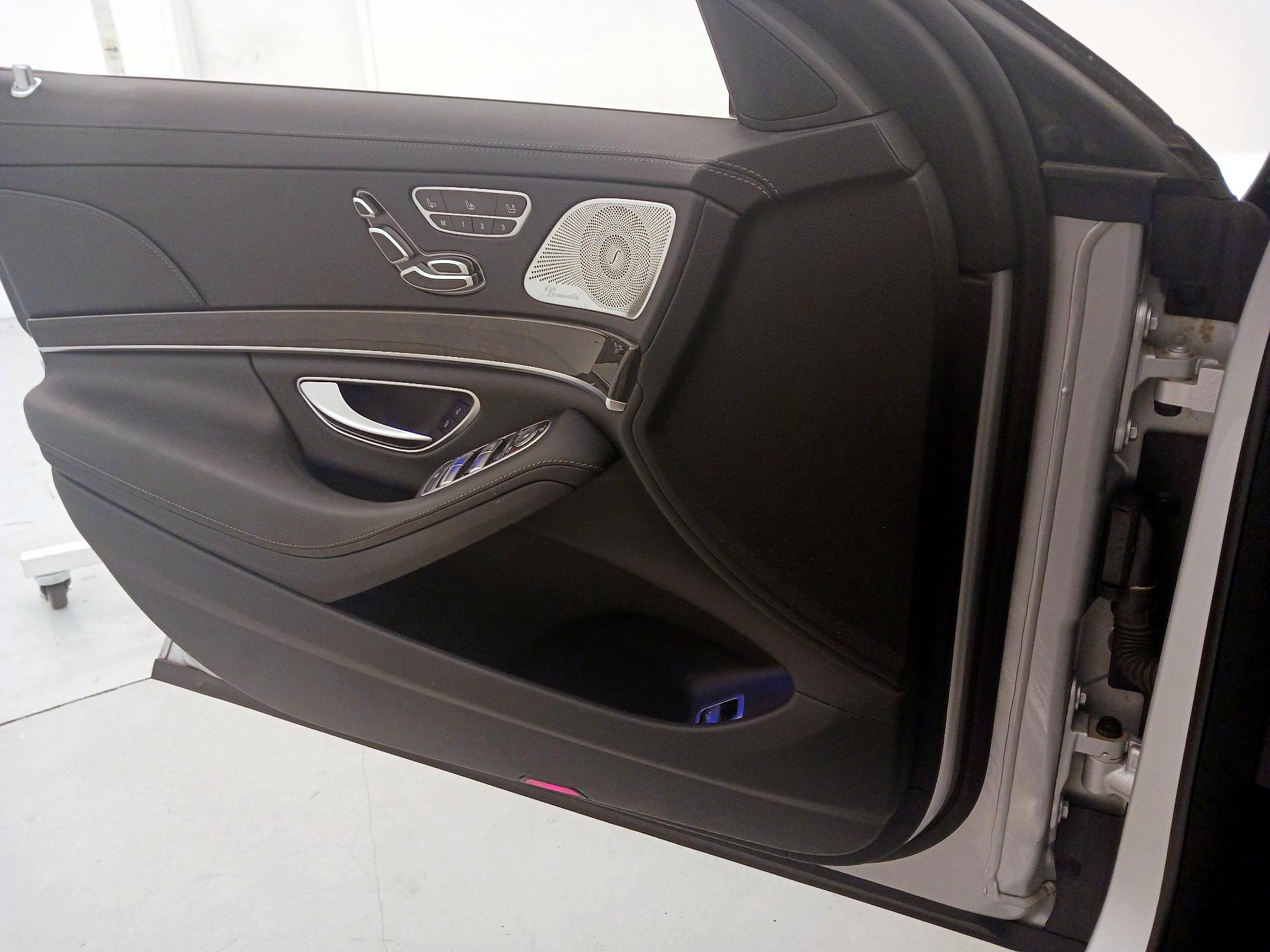 Thumbnail: 2020 Mercedes-Benz S-Class - 12