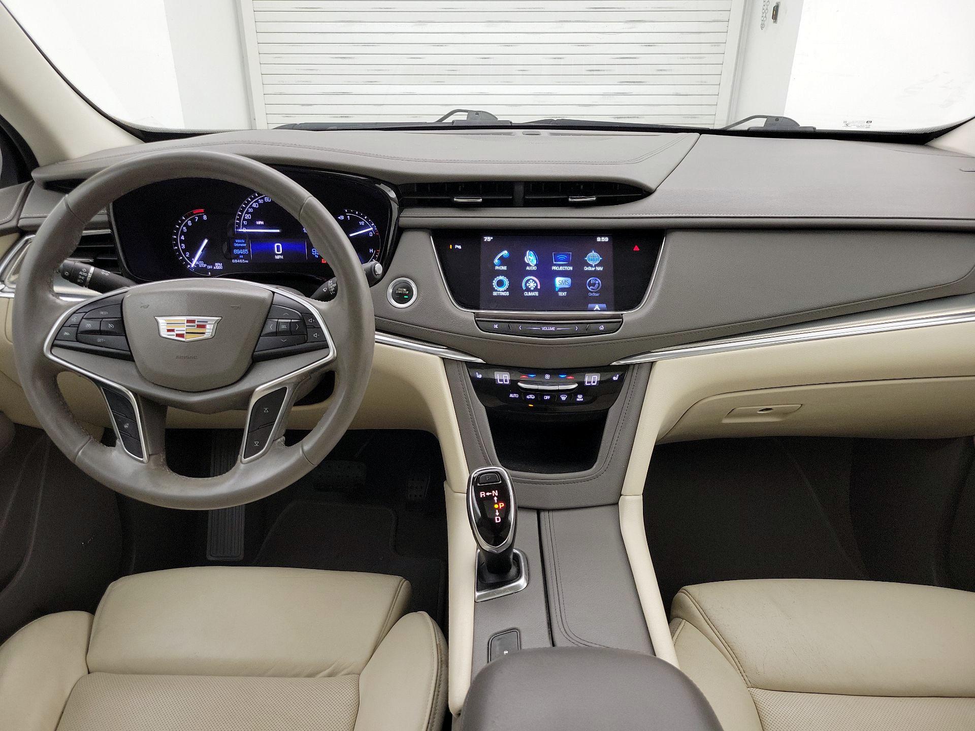 Thumbnail: 2017 Cadillac XT5 - 9