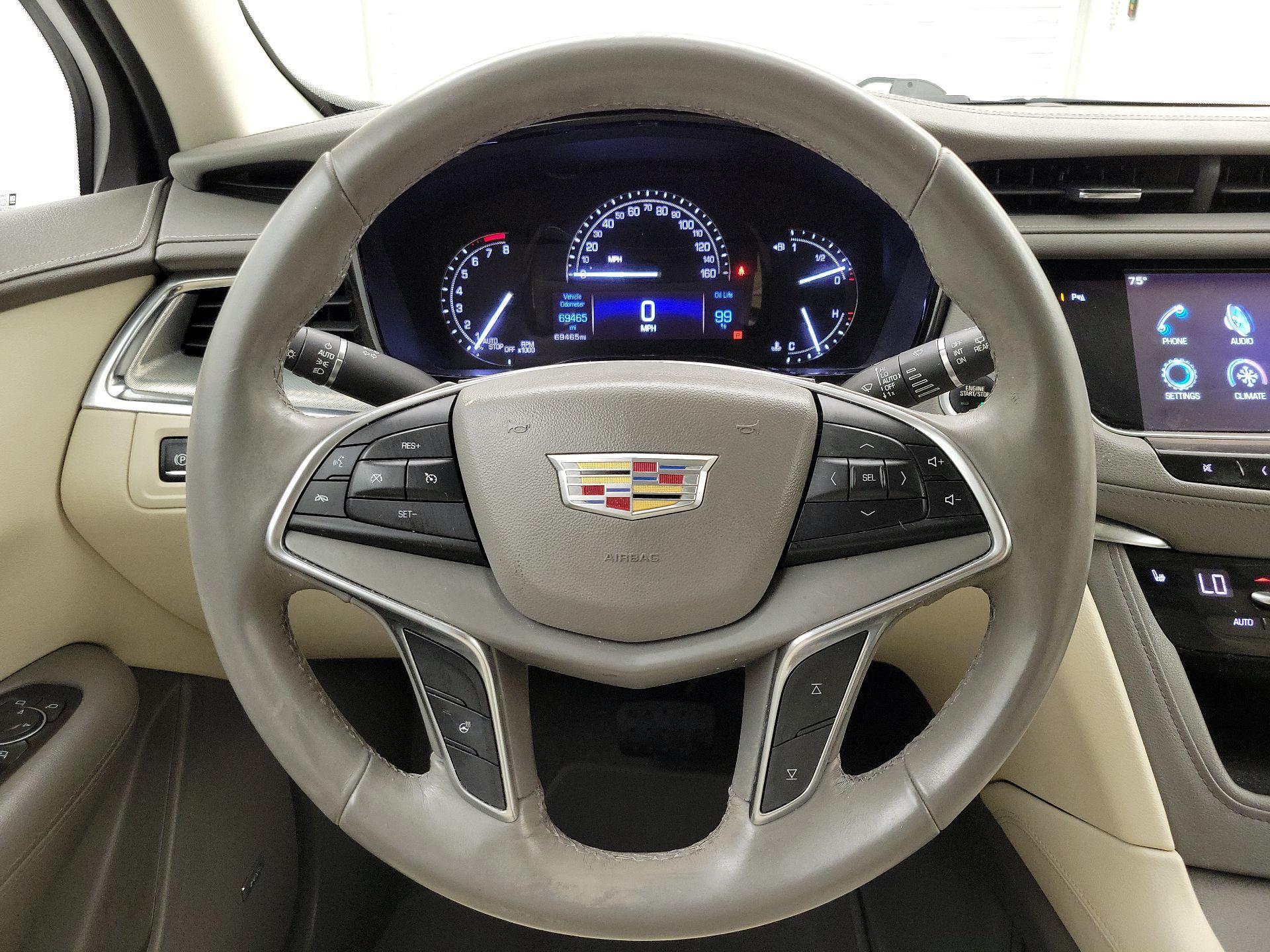 Thumbnail: 2017 Cadillac XT5 - 10
