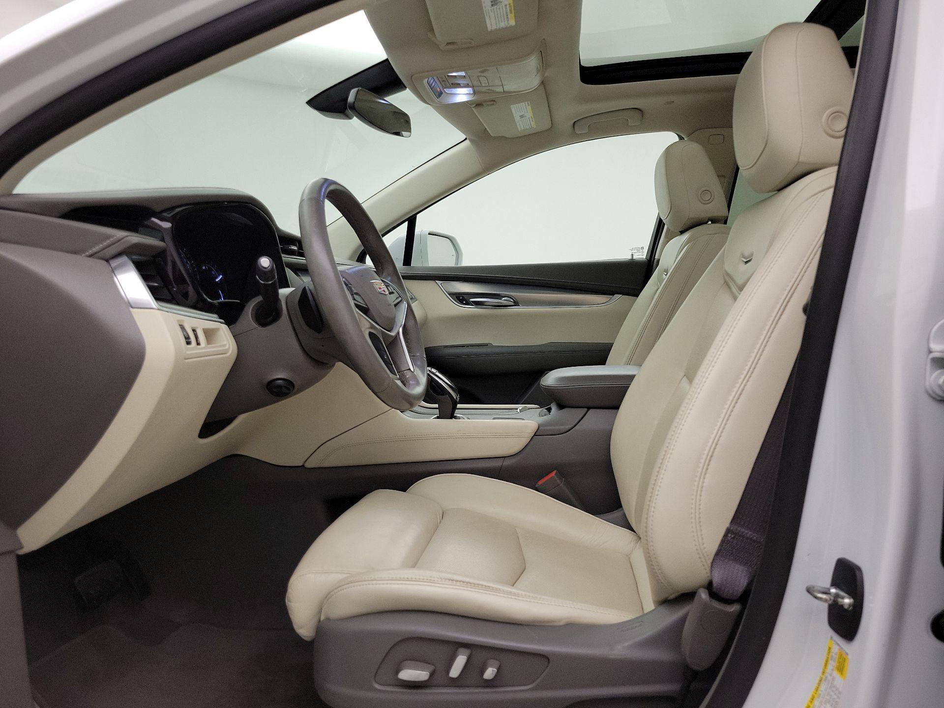 Thumbnail: 2017 Cadillac XT5 - 11