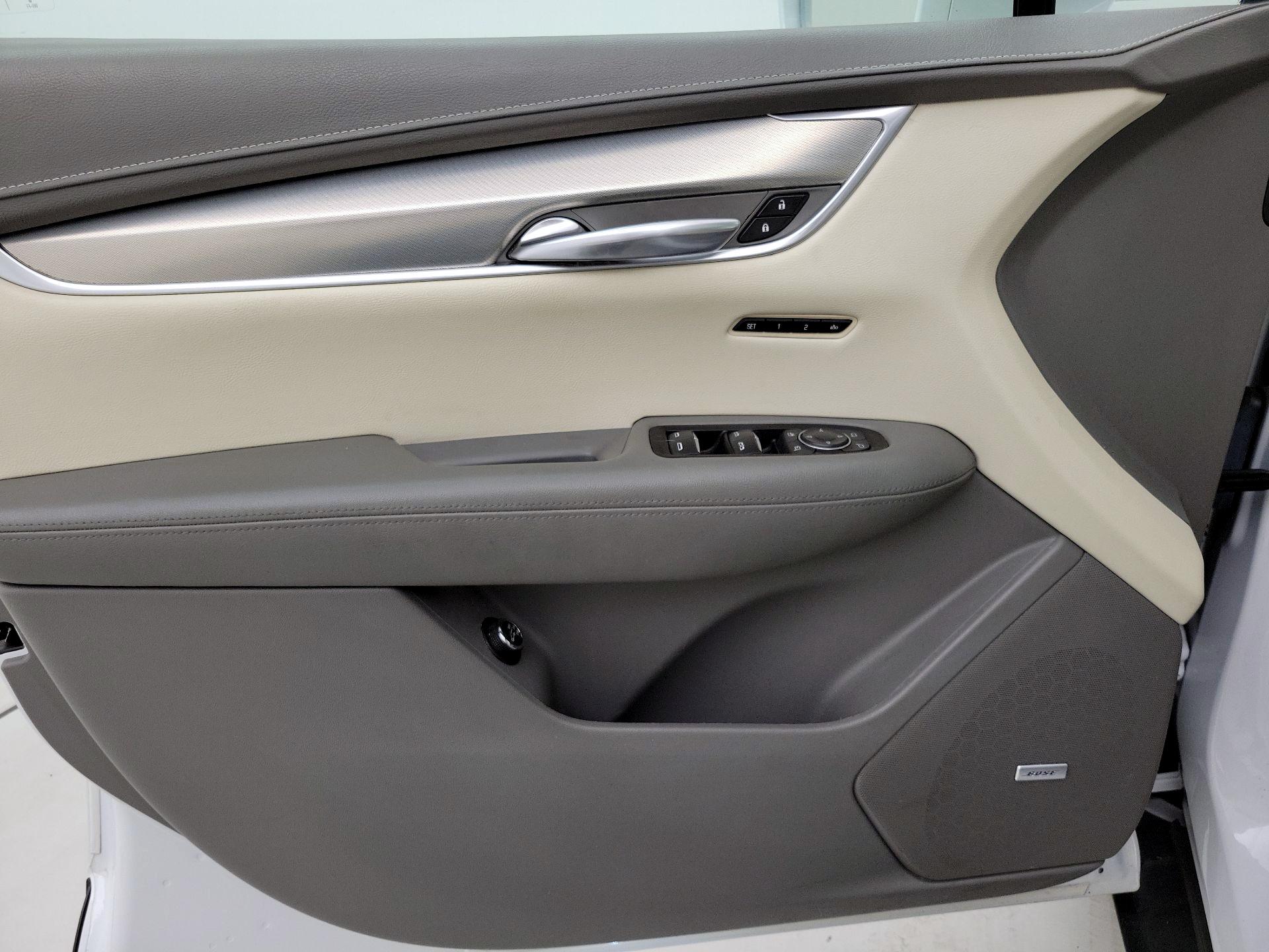 Thumbnail: 2017 Cadillac XT5 - 12