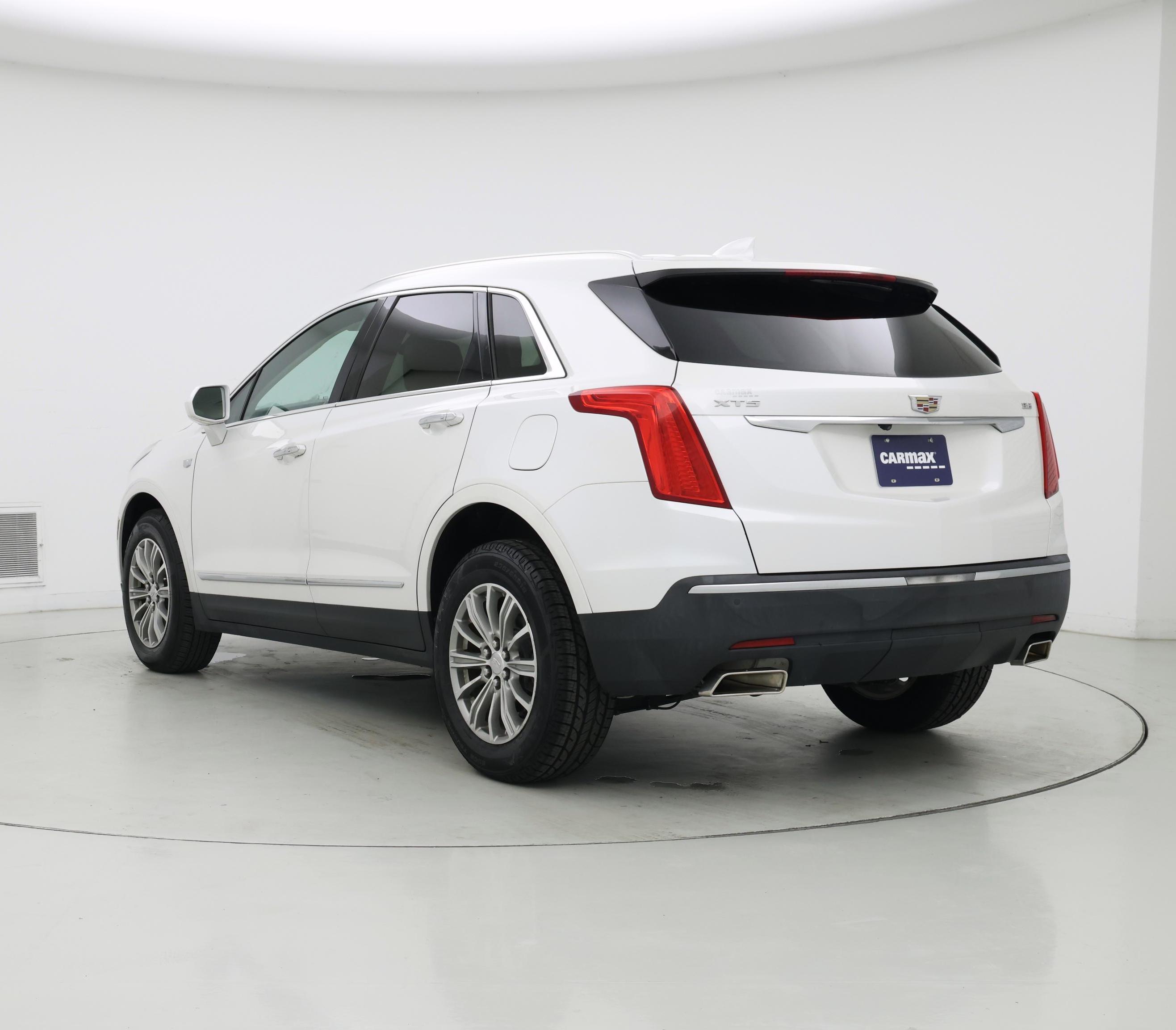 Thumbnail: 2017 Cadillac XT5 - 2