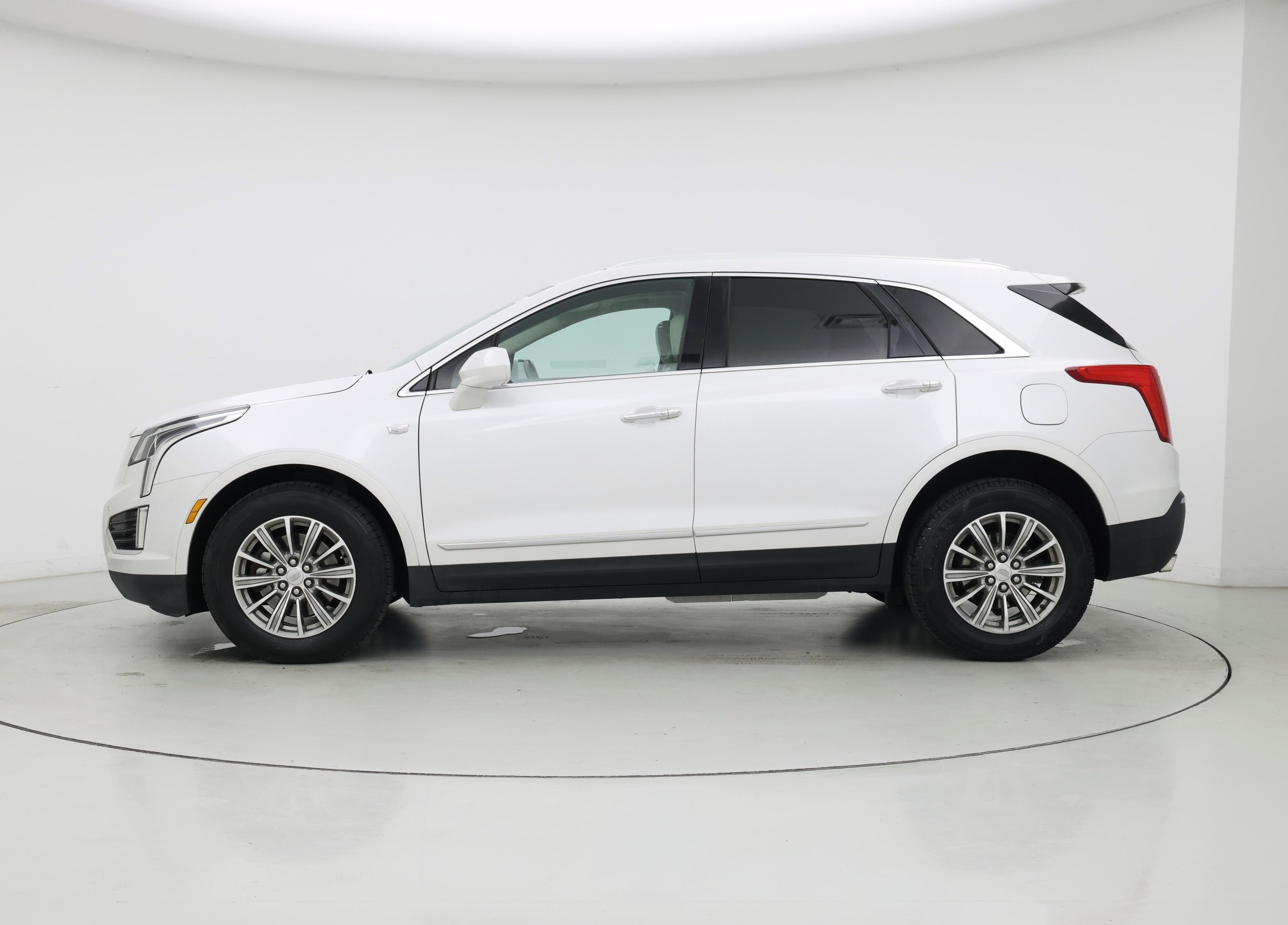 Thumbnail: 2017 Cadillac XT5 - 3