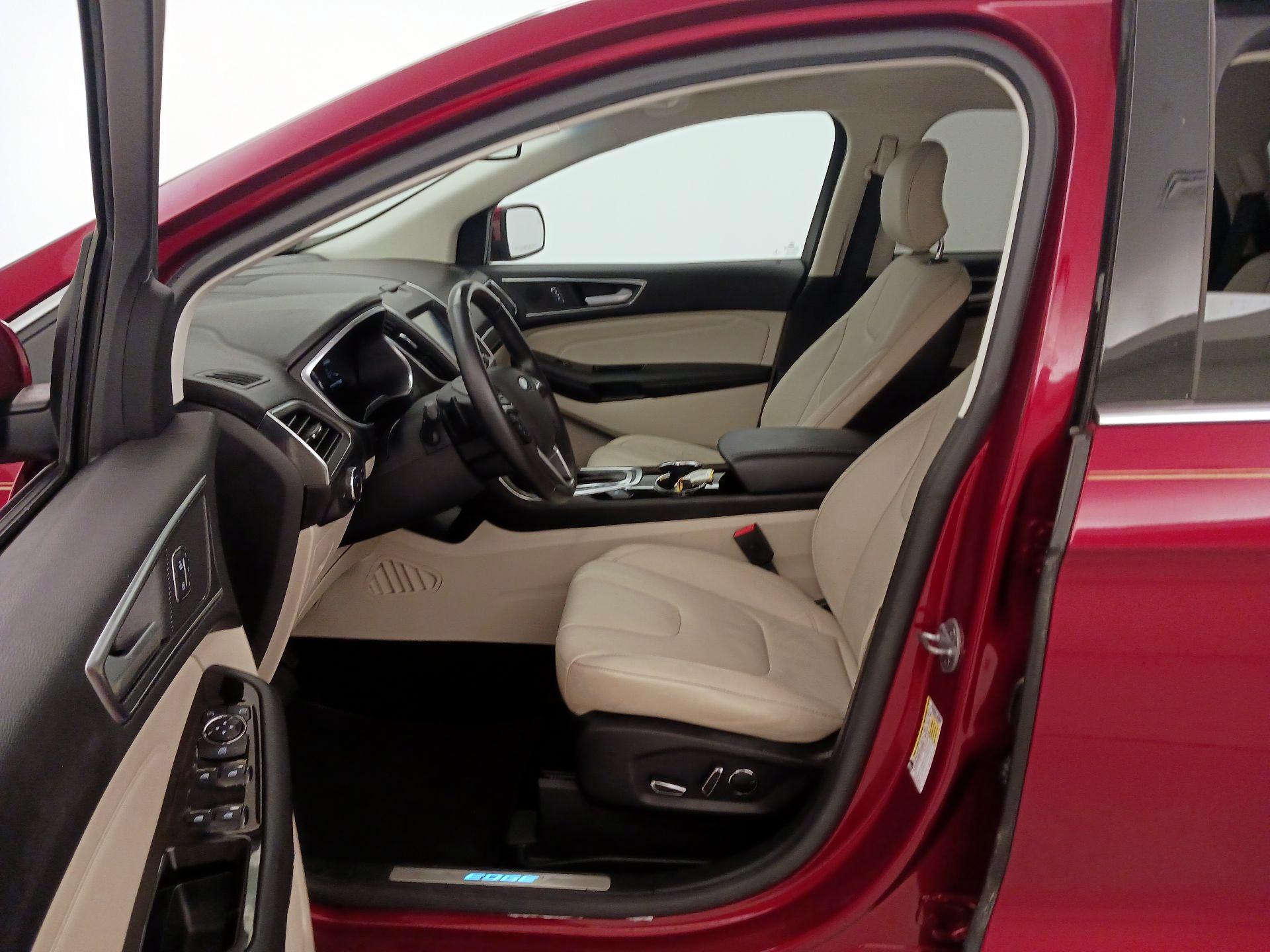 Thumbnail: 2015 Ford Edge - 11