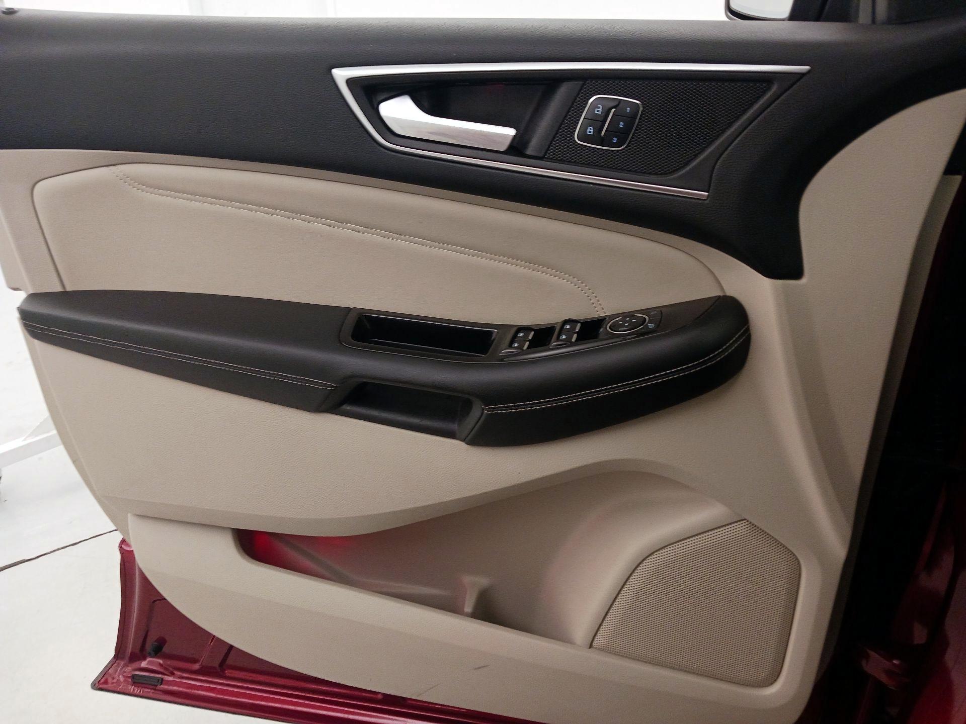 Thumbnail: 2015 Ford Edge - 12