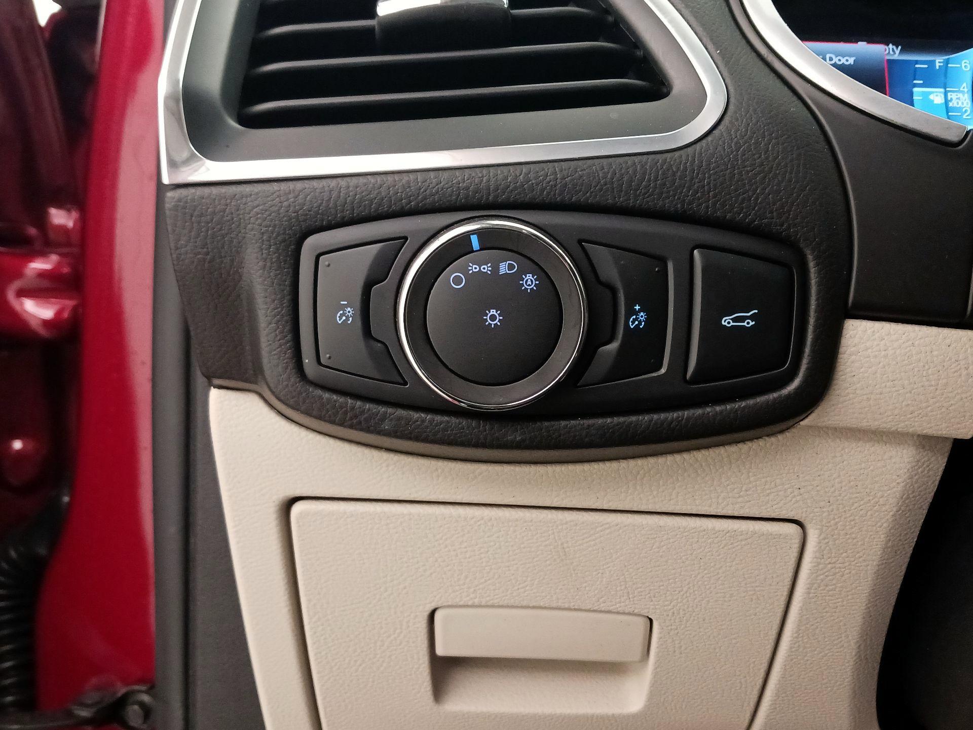 Thumbnail: 2015 Ford Edge - 13