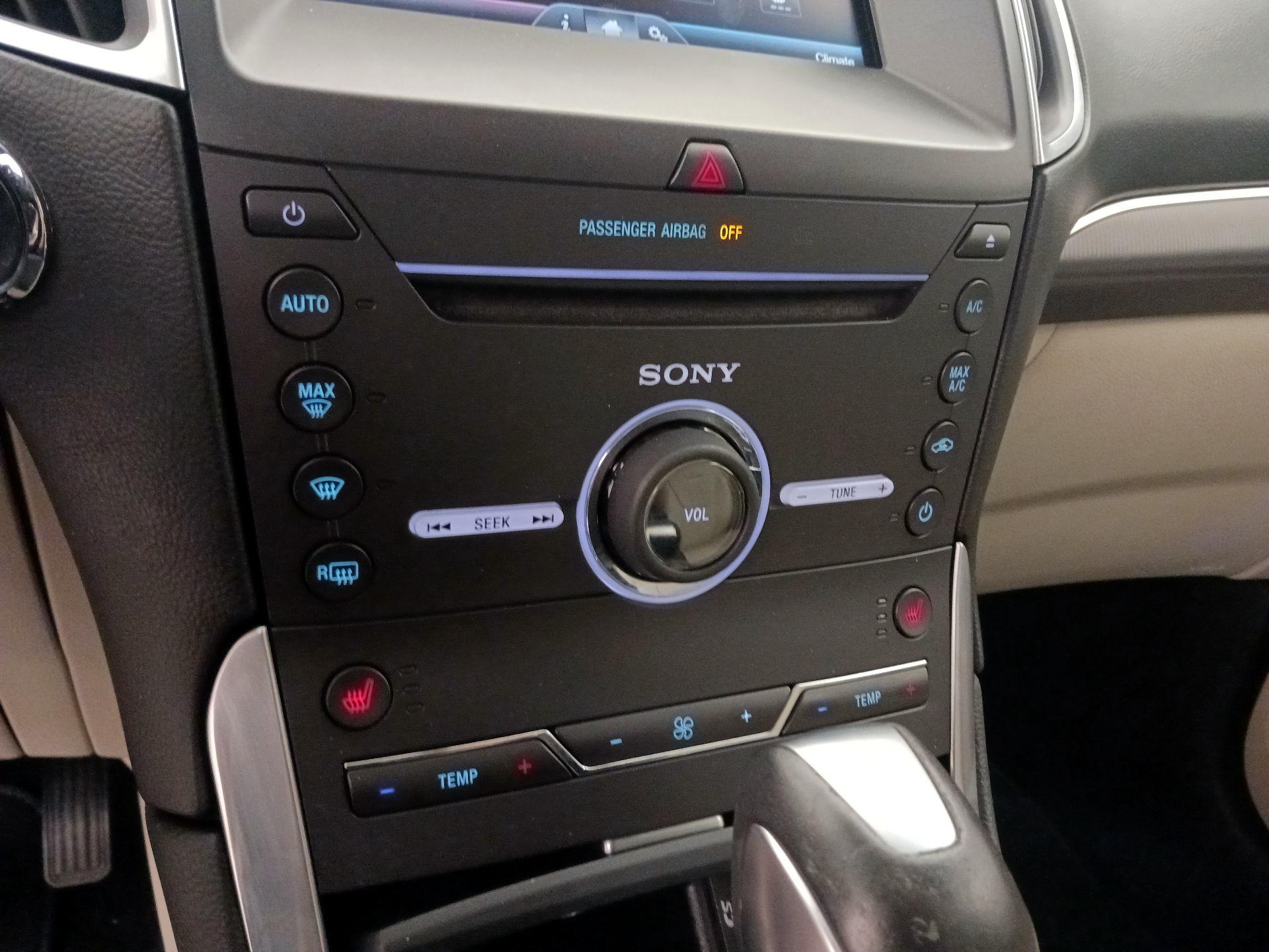 Thumbnail: 2015 Ford Edge - 17