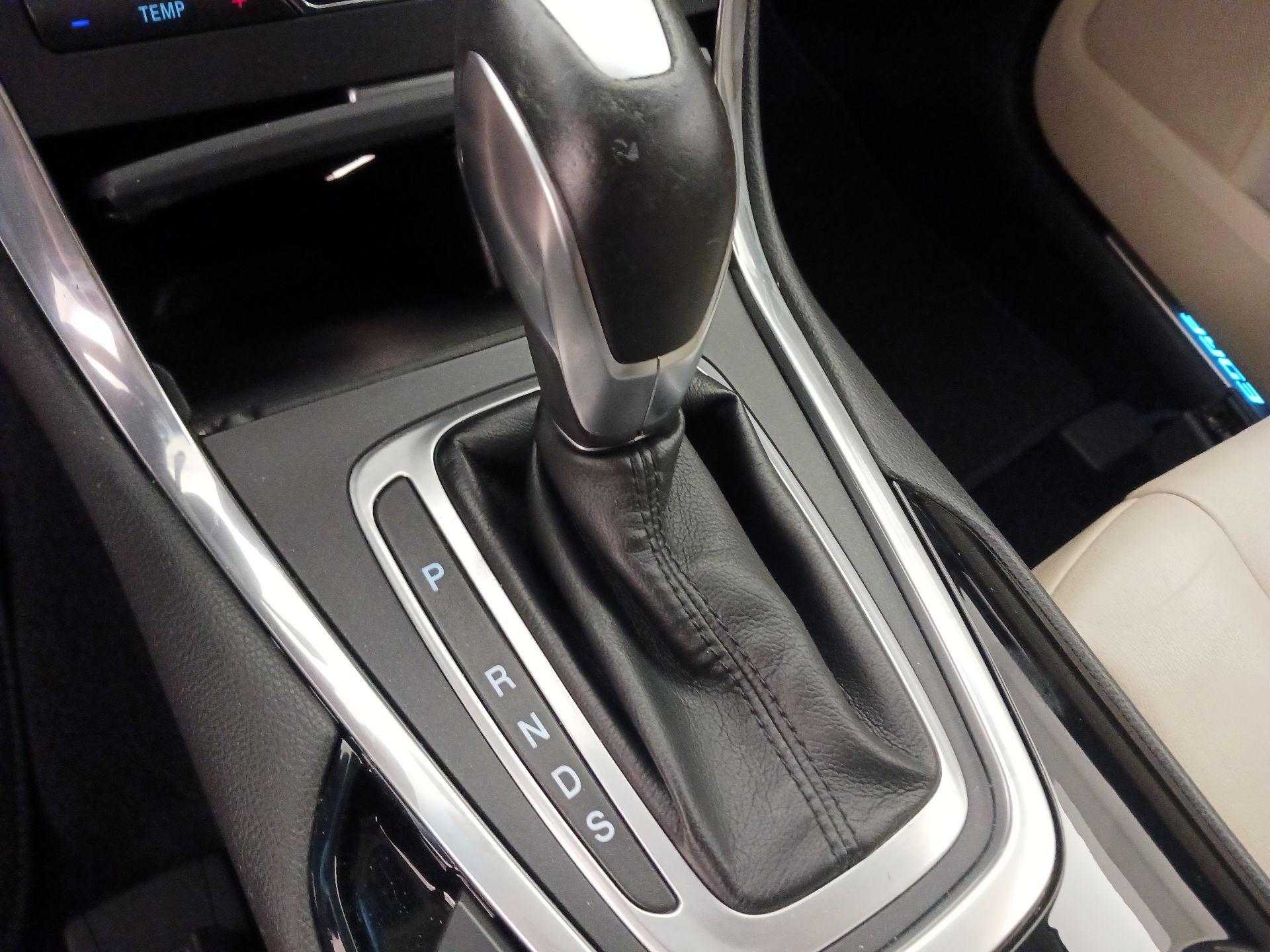Thumbnail: 2015 Ford Edge - 18