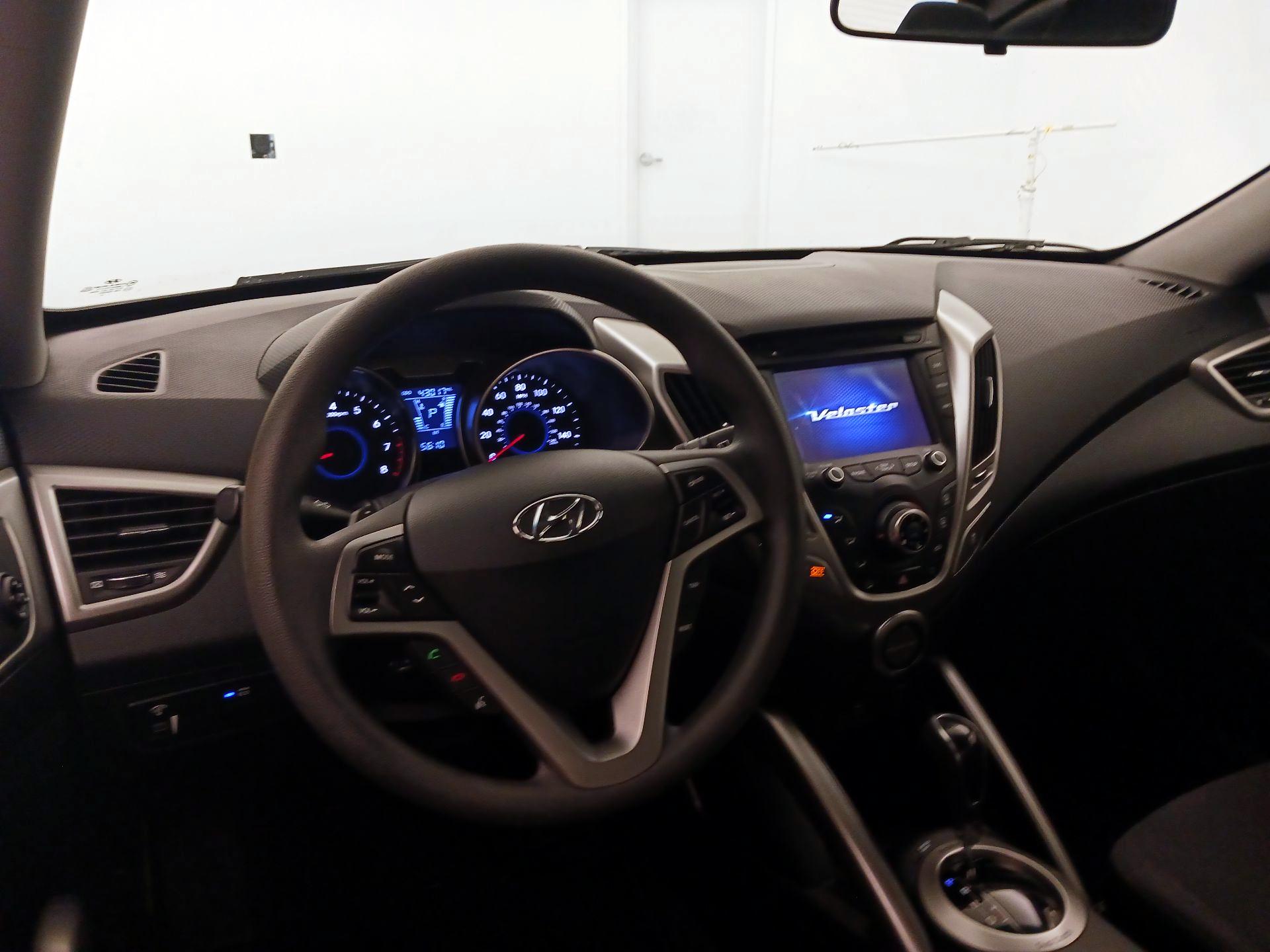 Thumbnail: 2015 Hyundai Veloster - 9