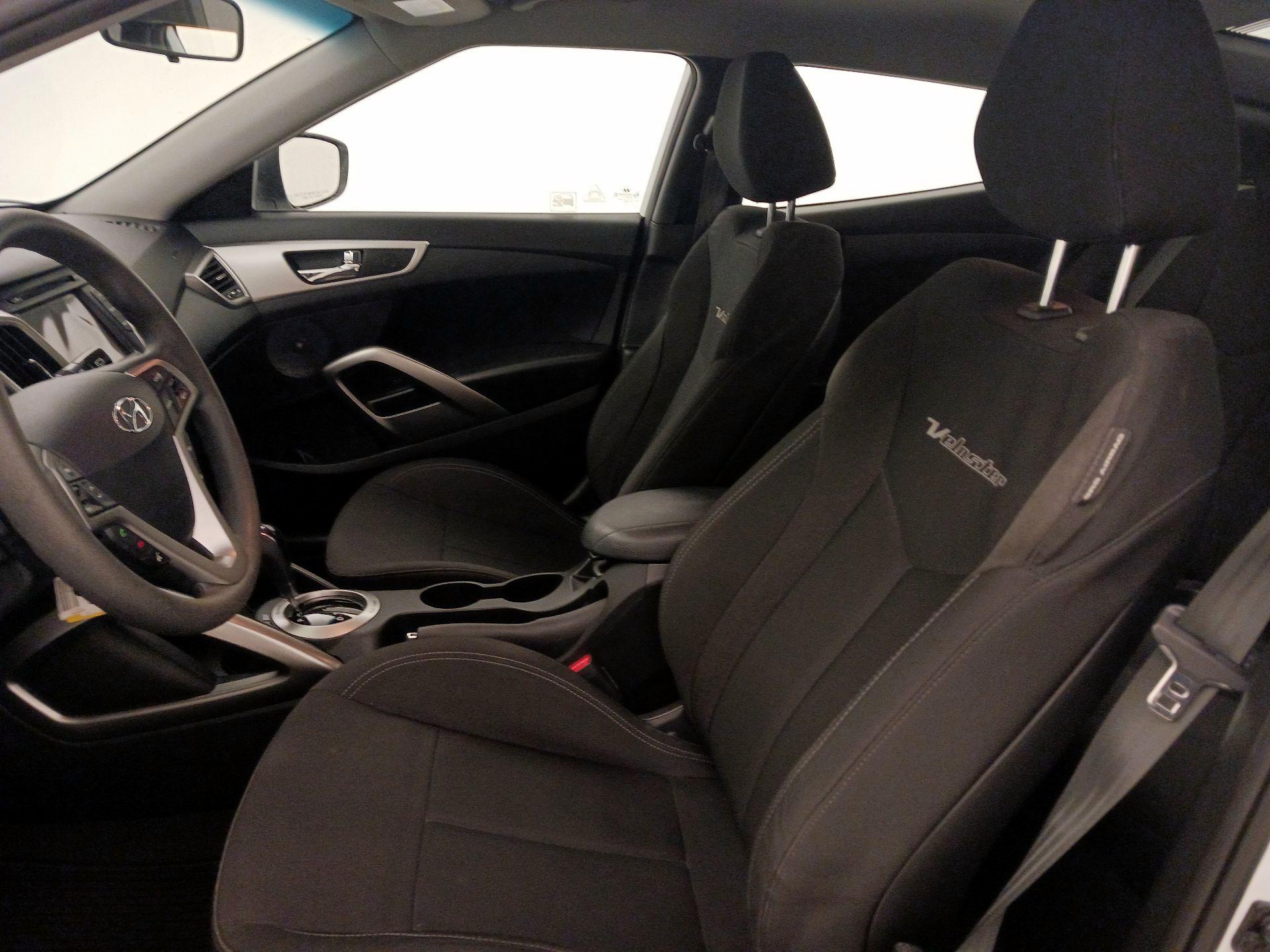 Thumbnail: 2015 Hyundai Veloster - 11