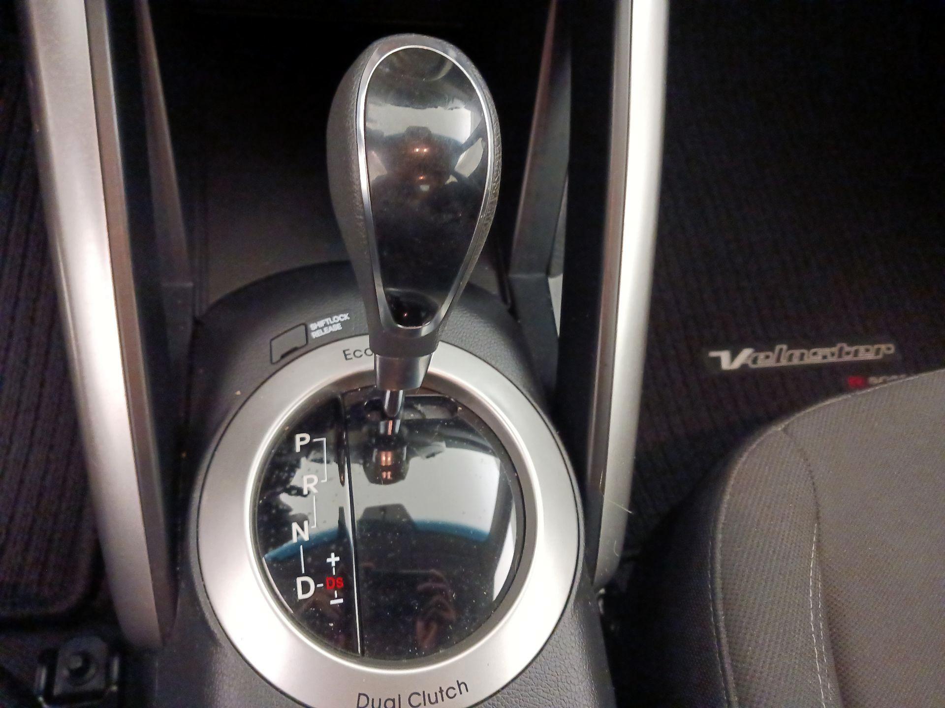 Thumbnail: 2015 Hyundai Veloster - 17
