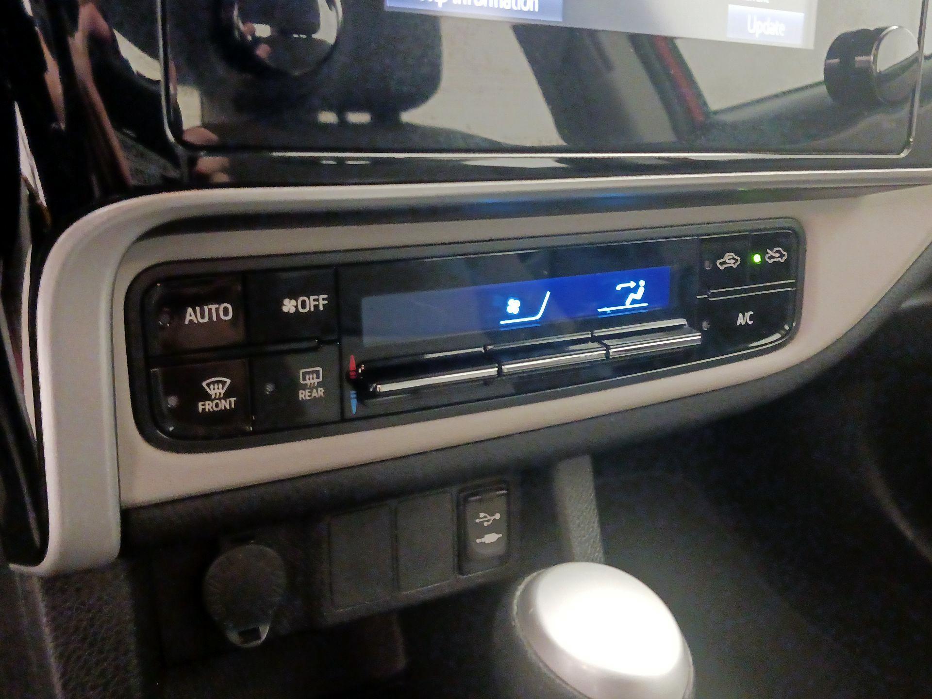 Thumbnail: 2018 Toyota Corolla - 16