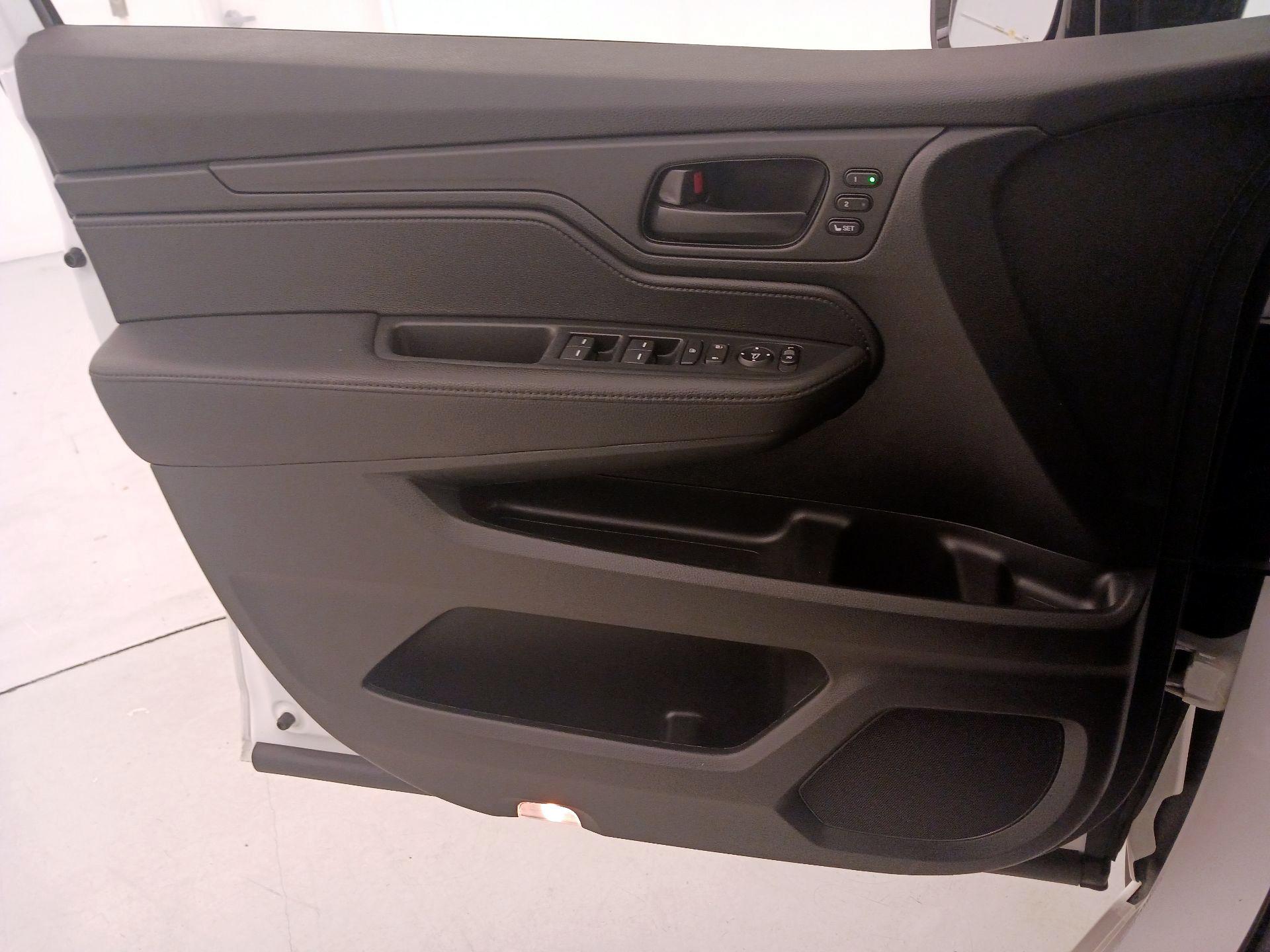 Thumbnail: 2023 Honda Odyssey - 12