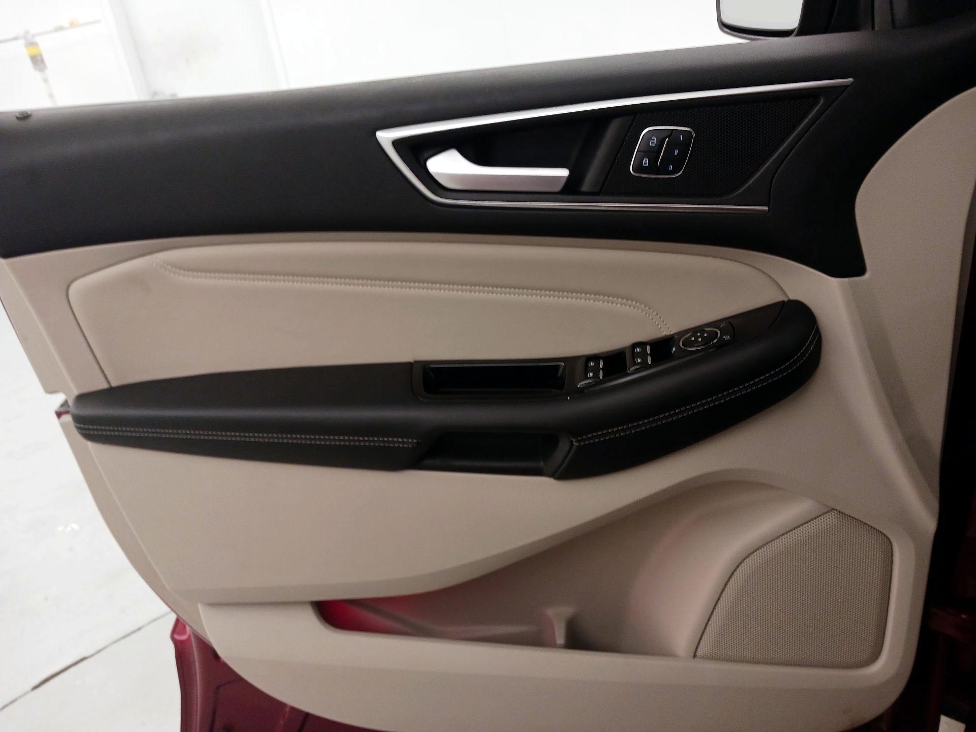 Thumbnail: 2016 Ford Edge - 12