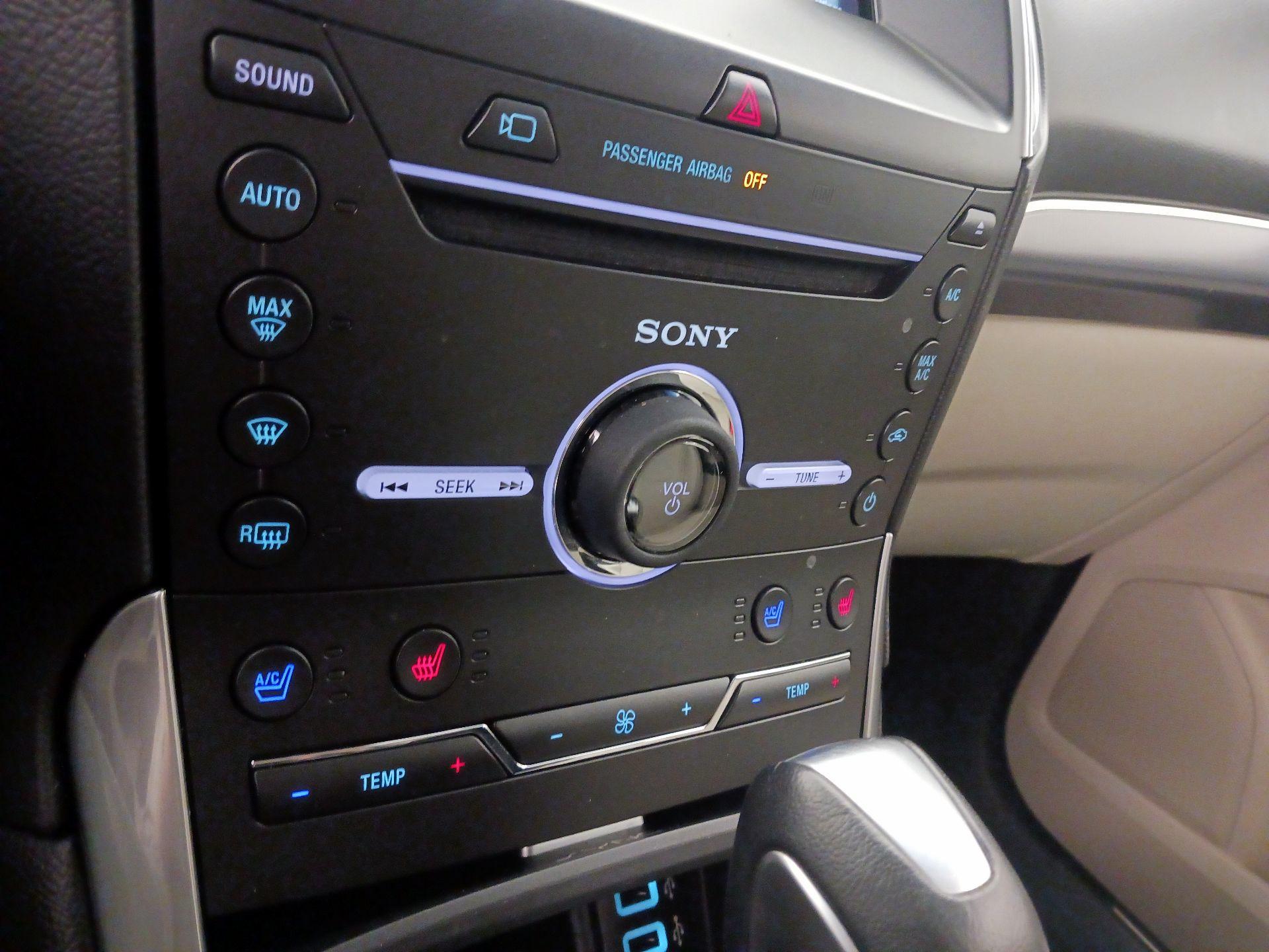 Thumbnail: 2016 Ford Edge - 17