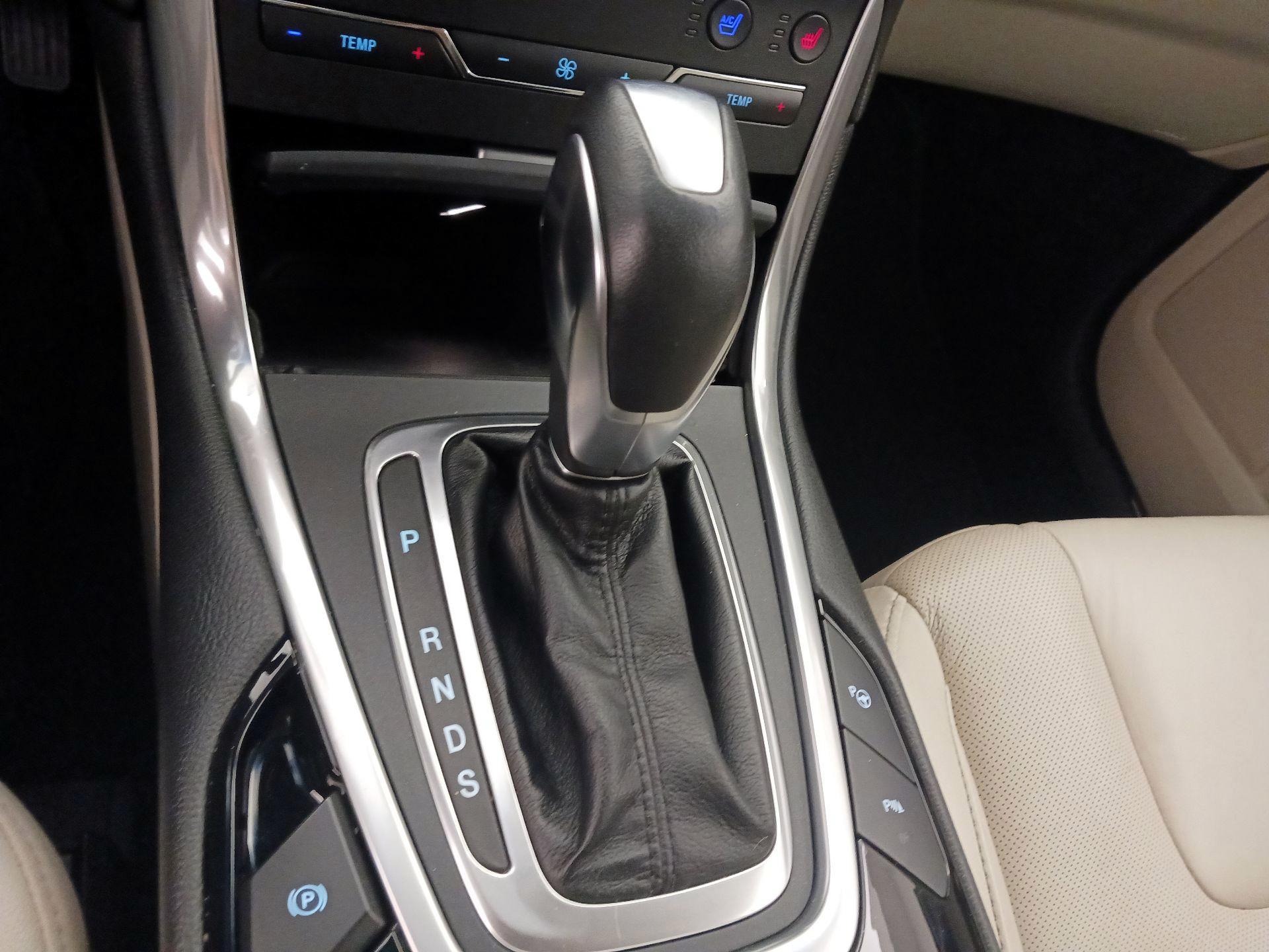 Thumbnail: 2016 Ford Edge - 18