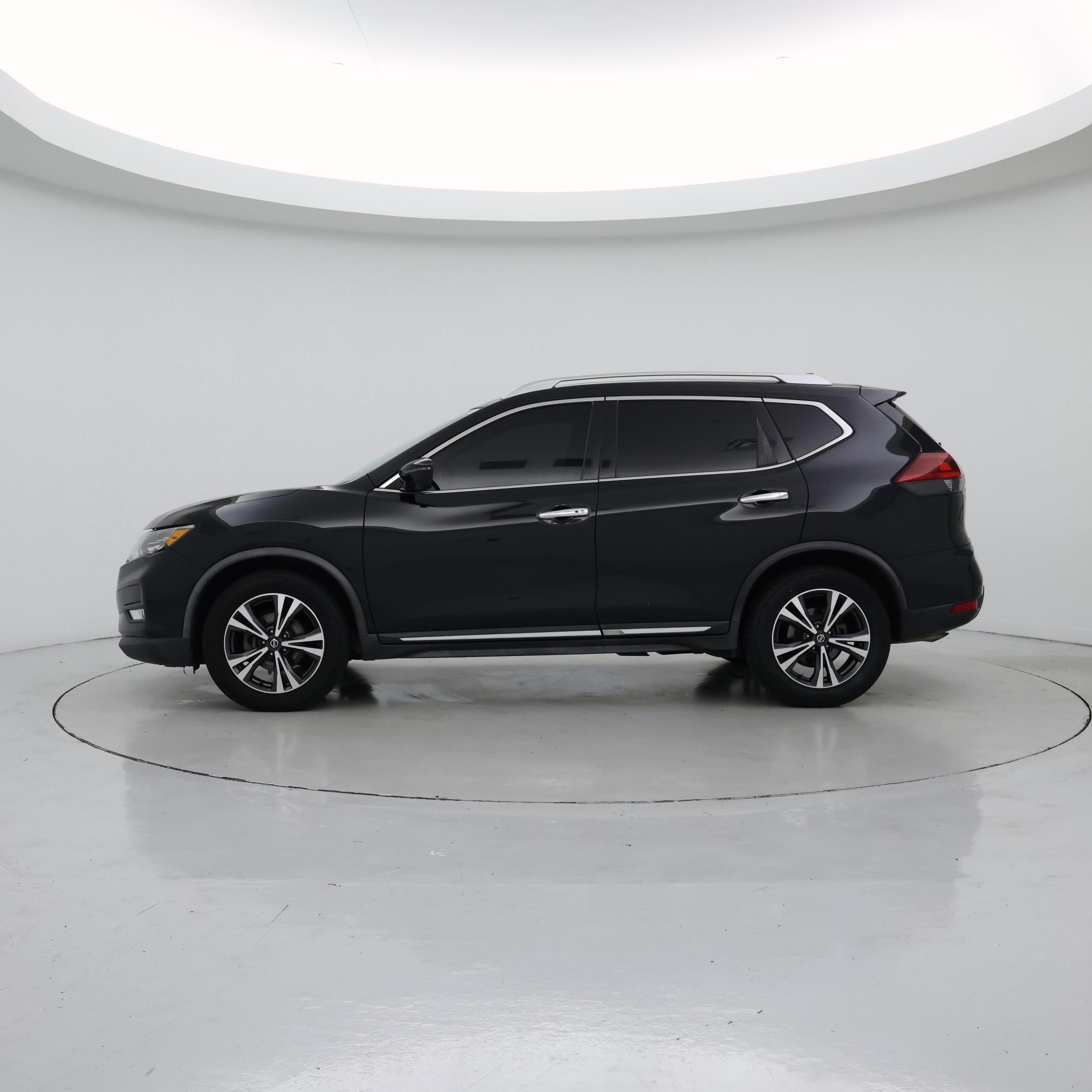 Thumbnail: 2018 Nissan Rogue - 3