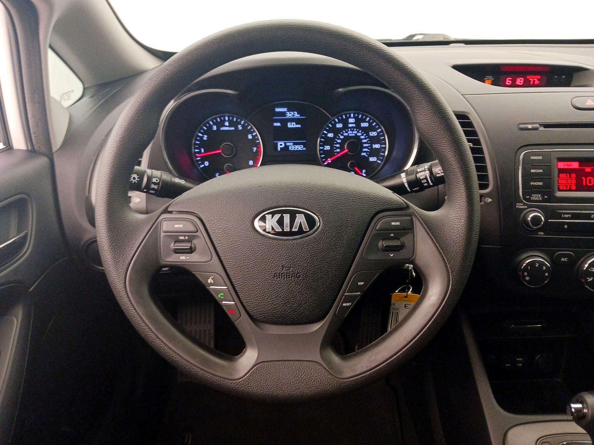 Thumbnail: 2016 Kia Forte - 10
