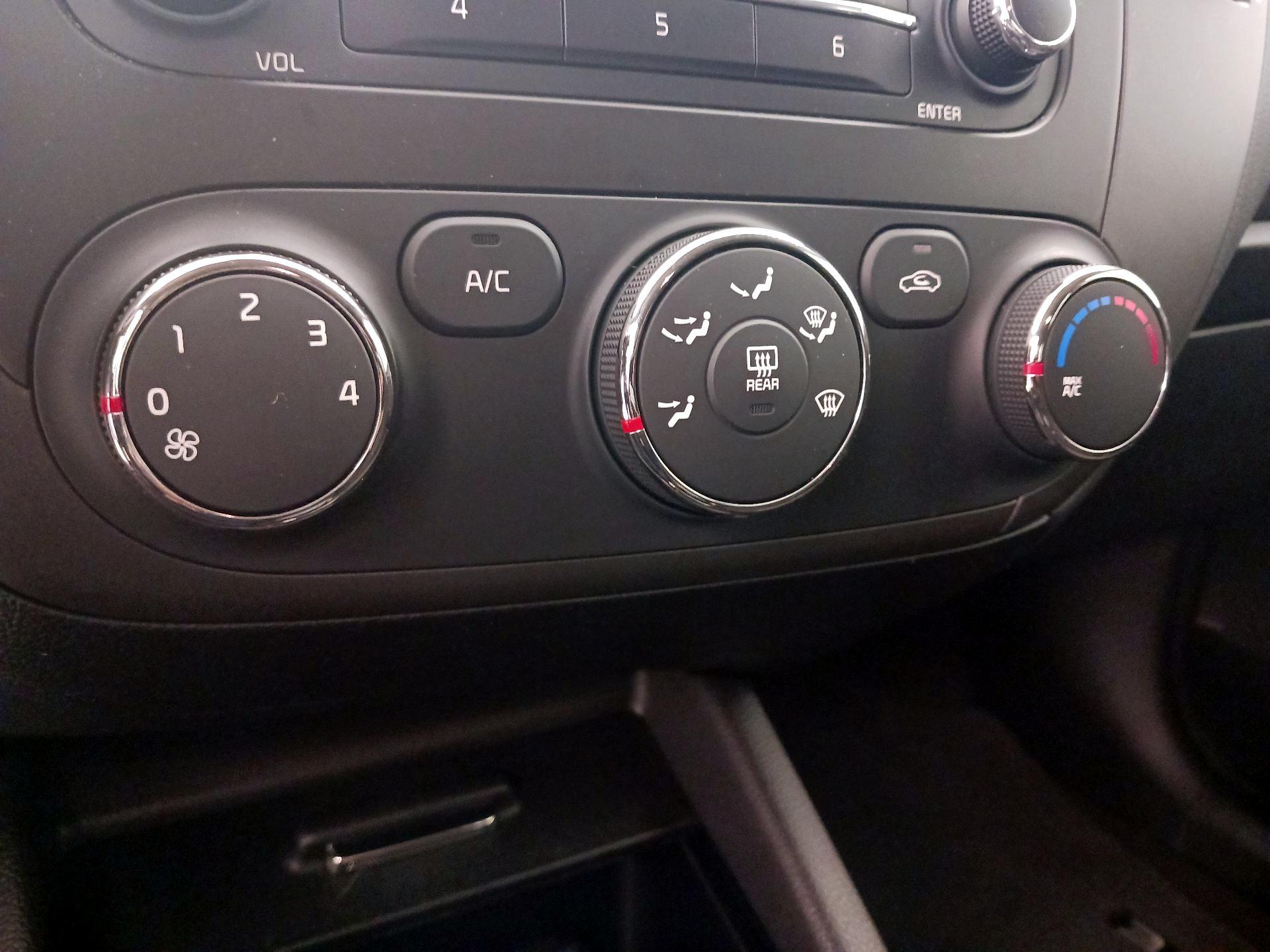 Thumbnail: 2016 Kia Forte - 15