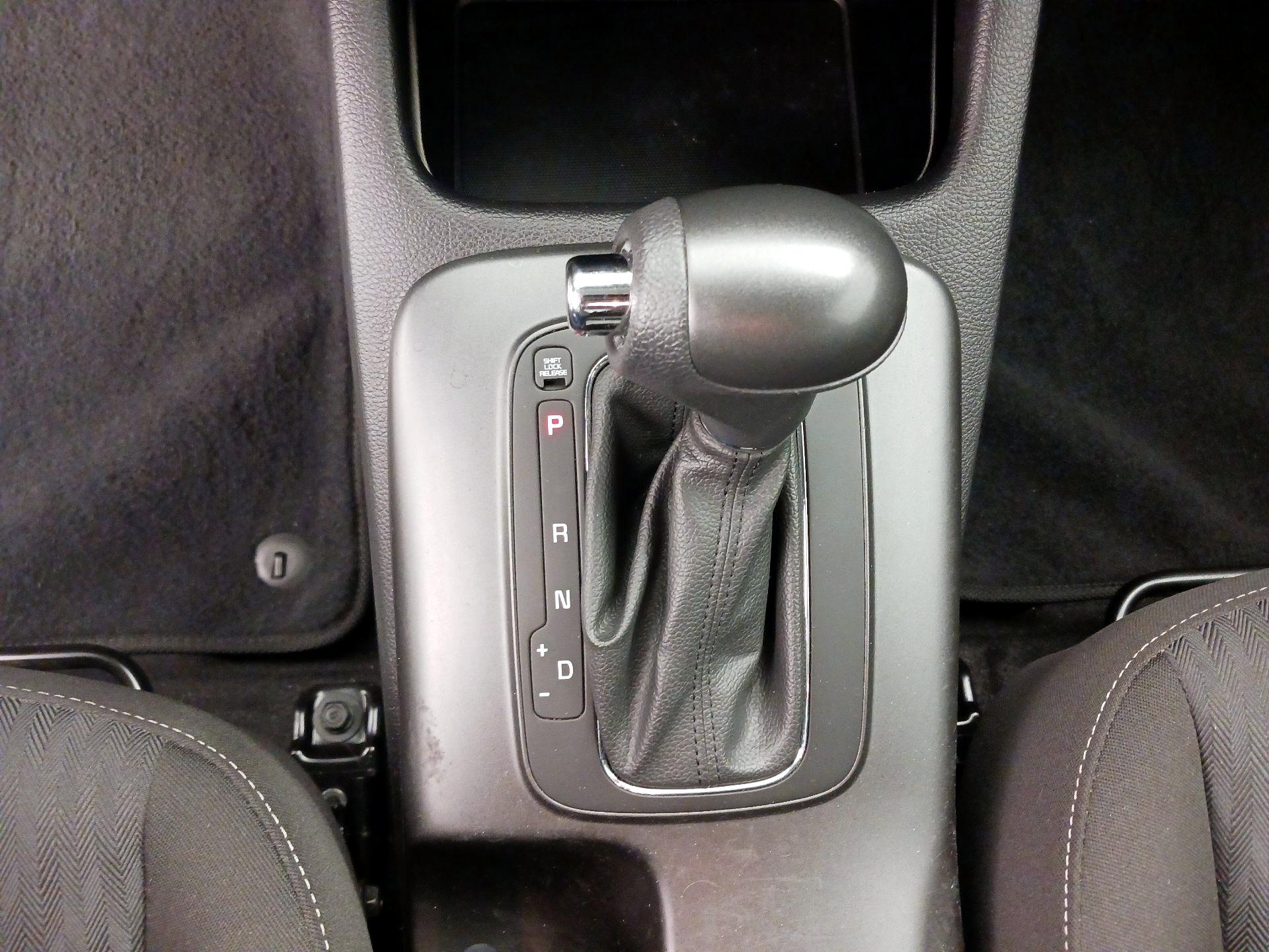 Thumbnail: 2016 Kia Forte - 16
